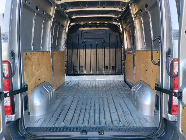 Vente en ligne Renault Master Fourgon MASTER FGN TRAC F3300 L2H2 DCI 135 au prix de 23 490 €