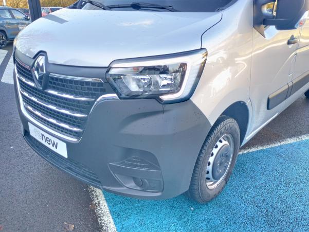 Vente en ligne Renault Master Fourgon MASTER FGN TRAC F3300 L2H2 DCI 135 au prix de 23 490 €