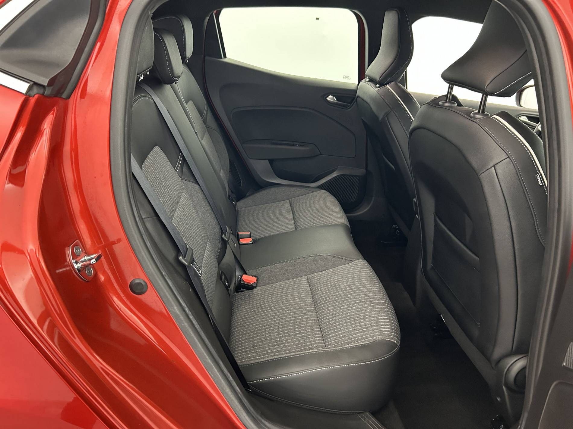 Vente en ligne Renault Clio 5 Clio E-Tech 140 - 21N au prix de 16 590 €