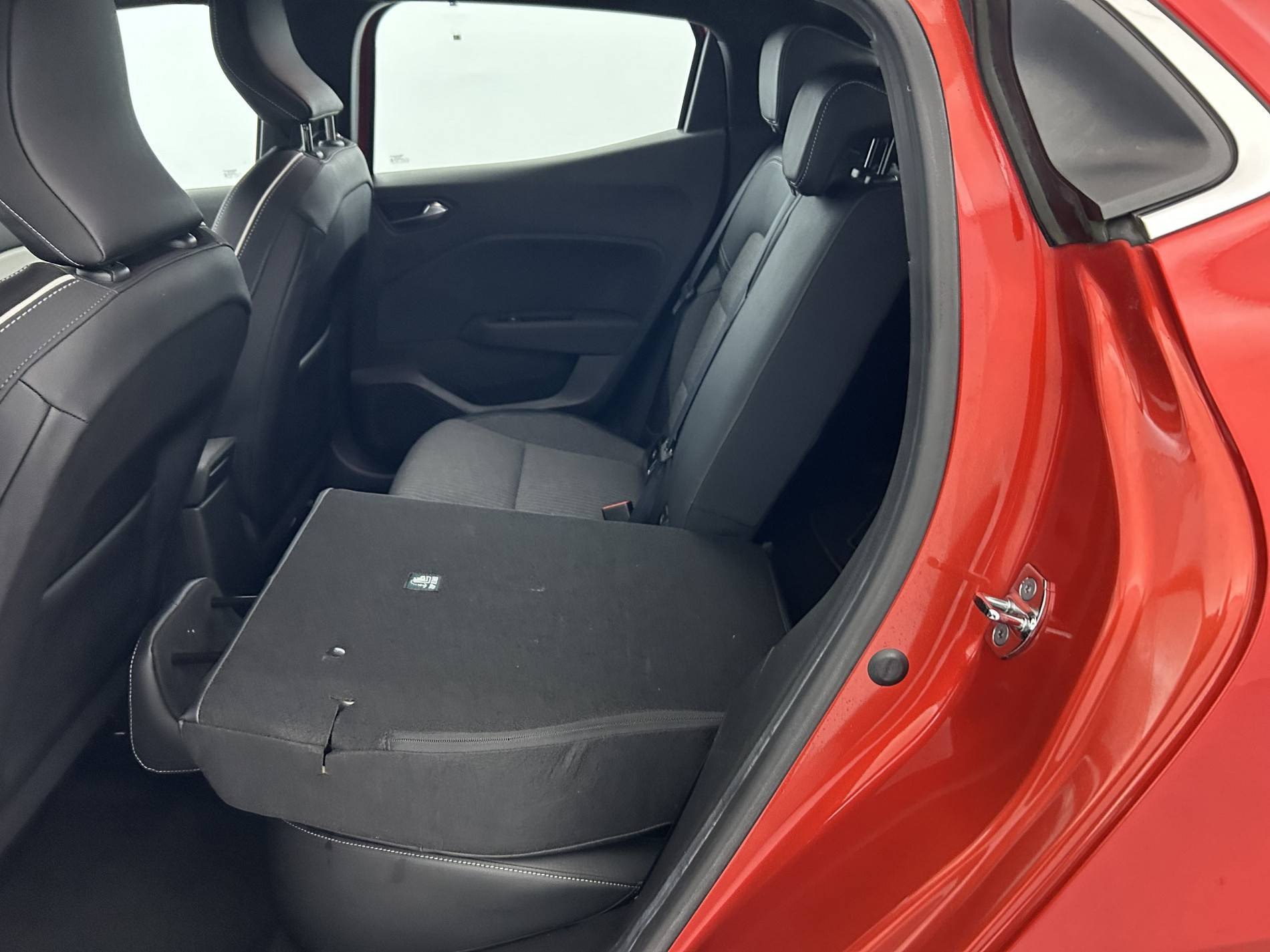 Vente en ligne Renault Clio 5 Clio E-Tech 140 - 21N au prix de 16 590 €