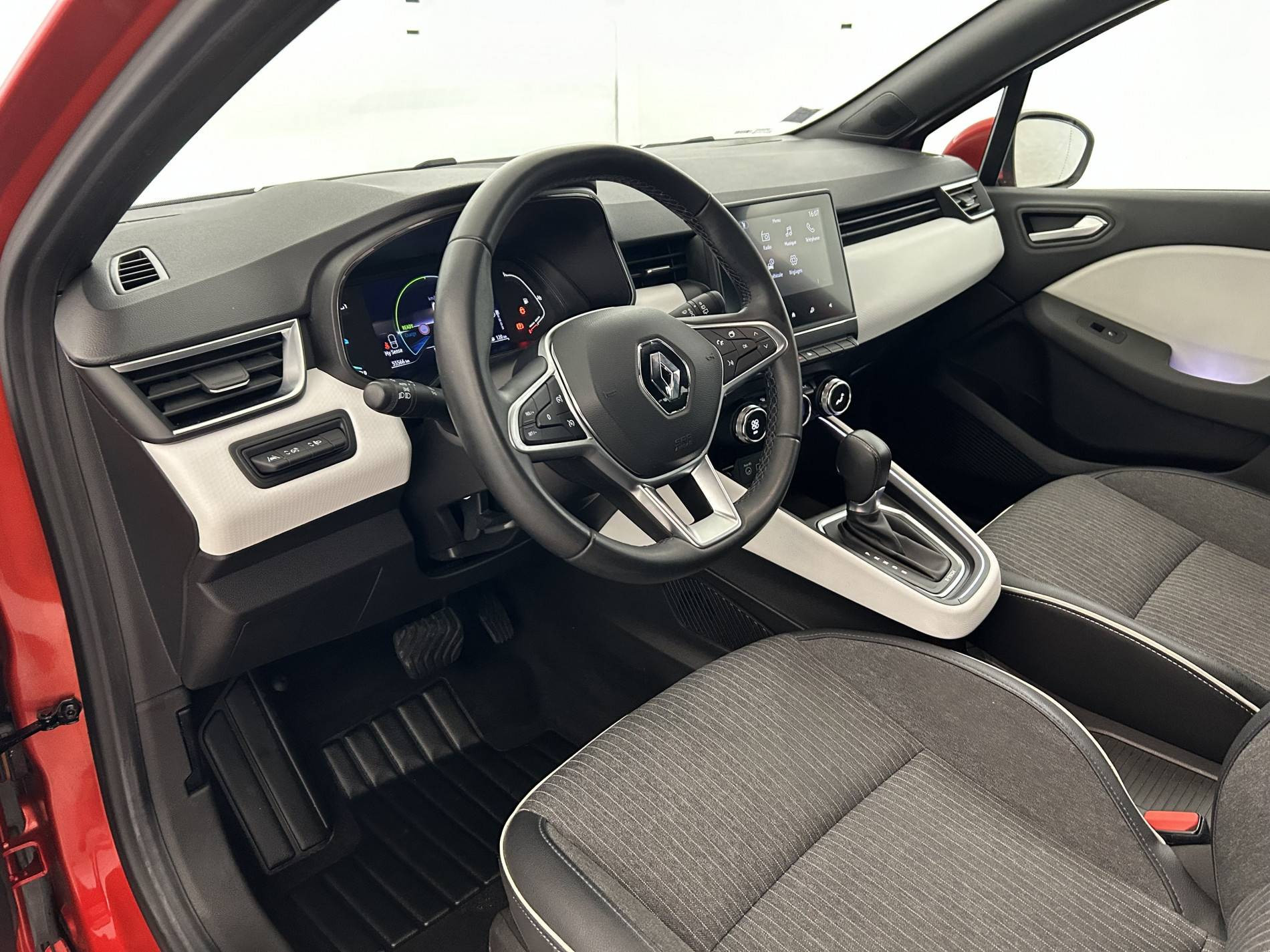 Vente en ligne Renault Clio 5 Clio E-Tech 140 - 21N au prix de 16 590 €