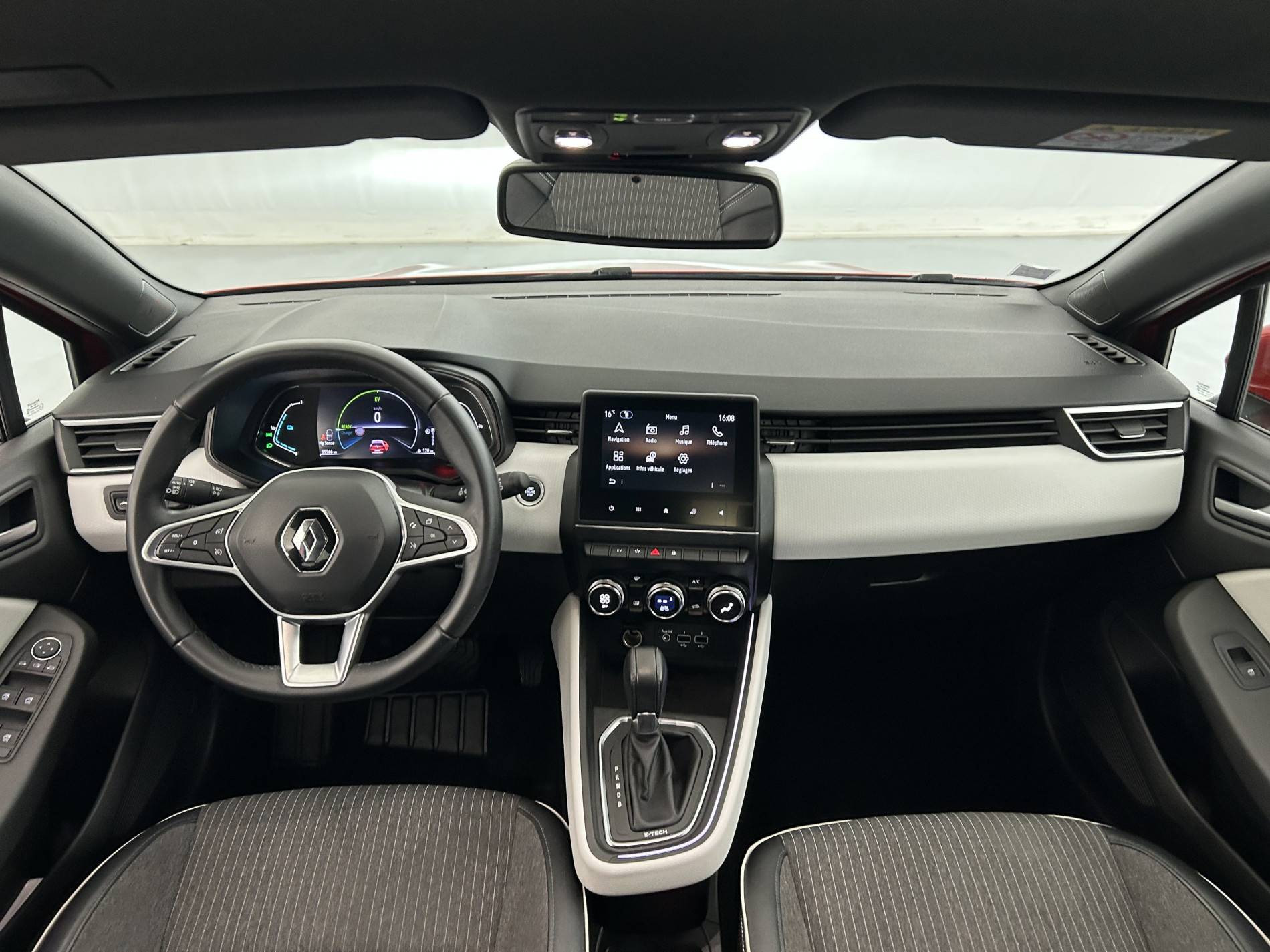 Vente en ligne Renault Clio 5 Clio E-Tech 140 - 21N au prix de 16 590 €