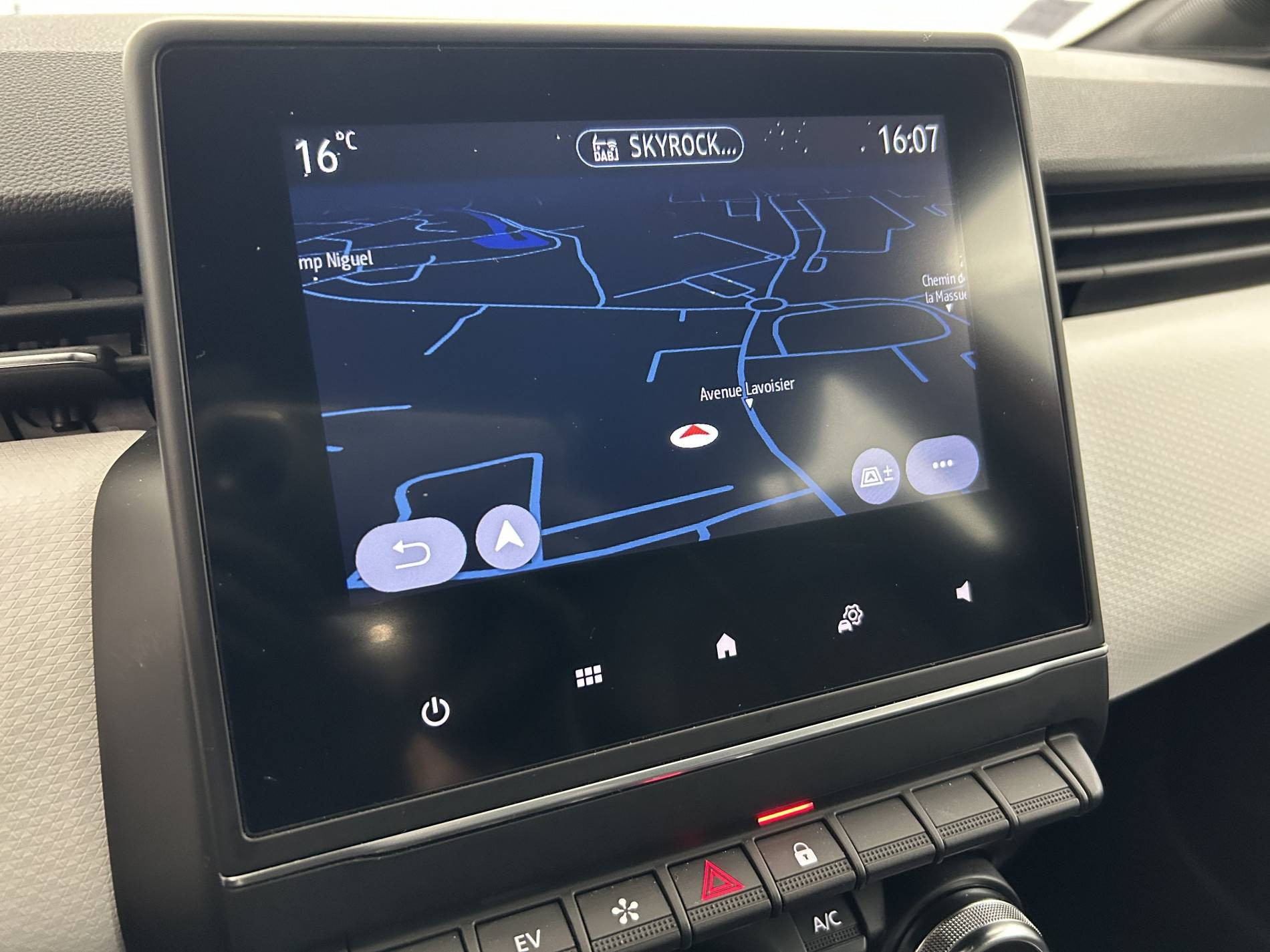 Vente en ligne Renault Clio 5 Clio E-Tech 140 - 21N au prix de 16 590 €