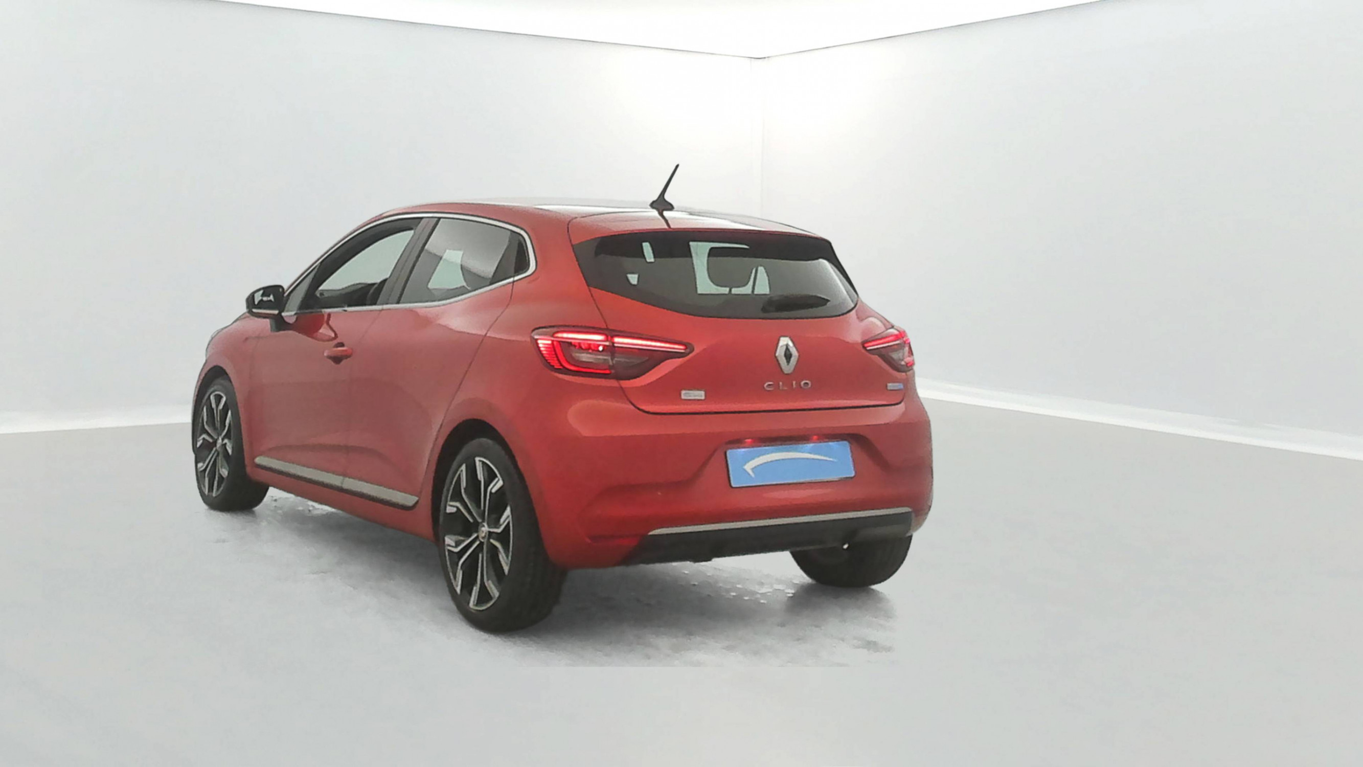 Vente en ligne Renault Clio 5 Clio E-Tech 140 - 21N au prix de 16 590 €