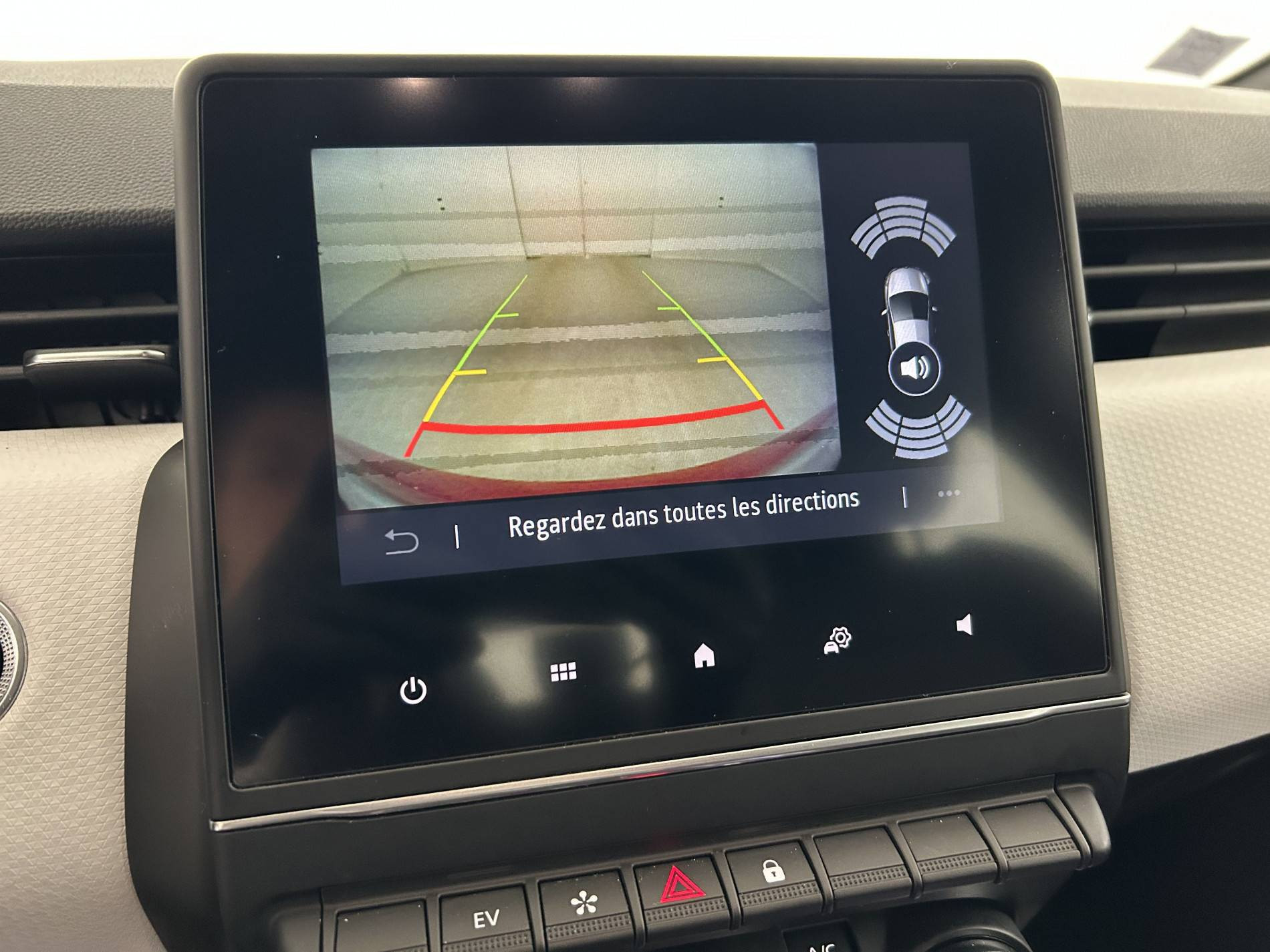 Vente en ligne Renault Clio 5 Clio E-Tech 140 - 21N au prix de 16 590 €