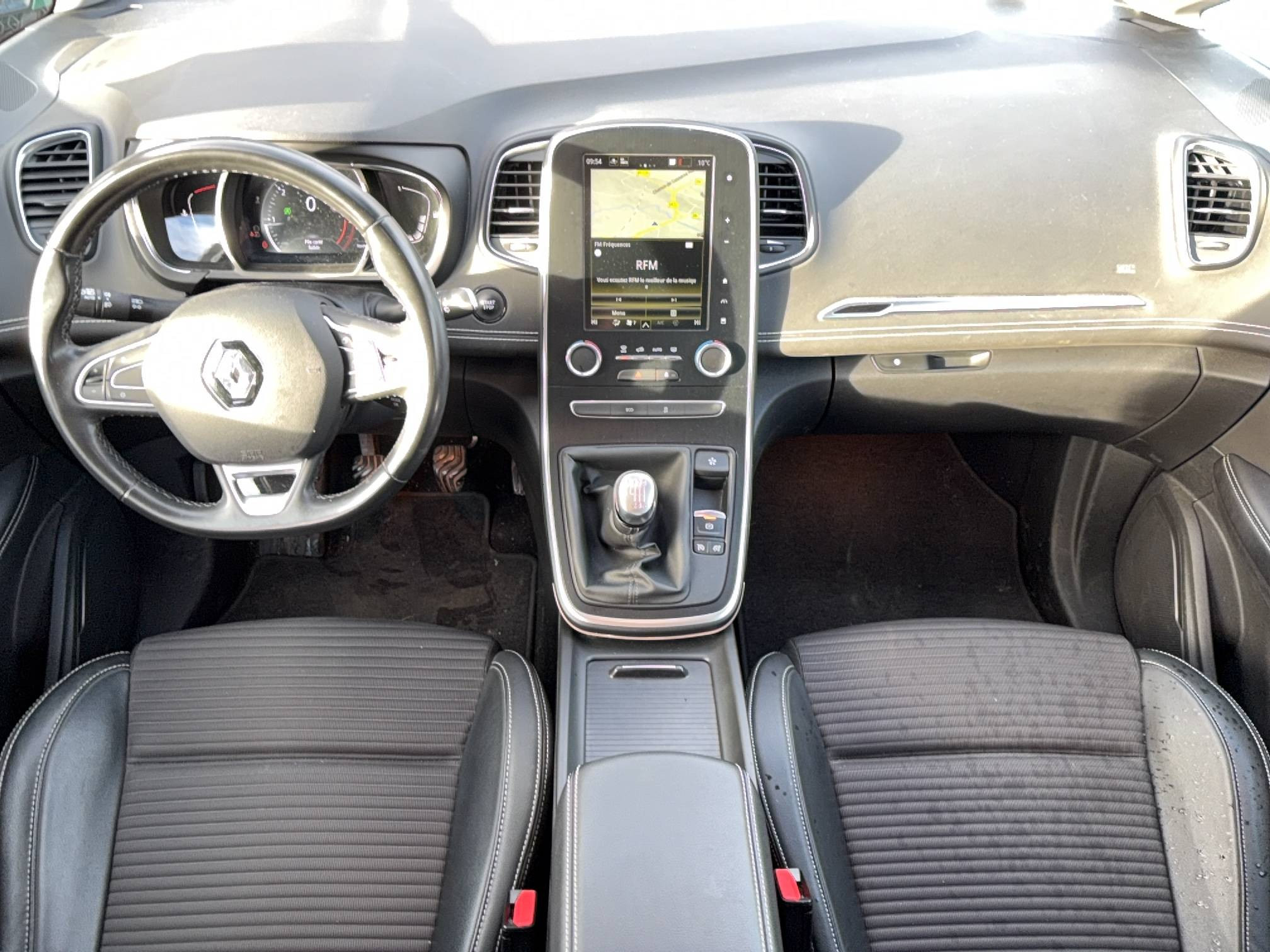 Vente en ligne Renault Scenic 4 Scenic Blue dCi 120 au prix de 17 990 €