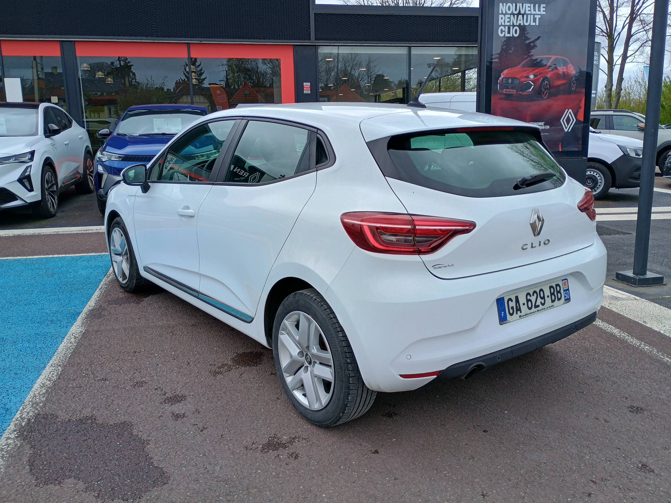 Vente en ligne Renault Clio 5 Clio Blue dCi 85 au prix de 12 990 €