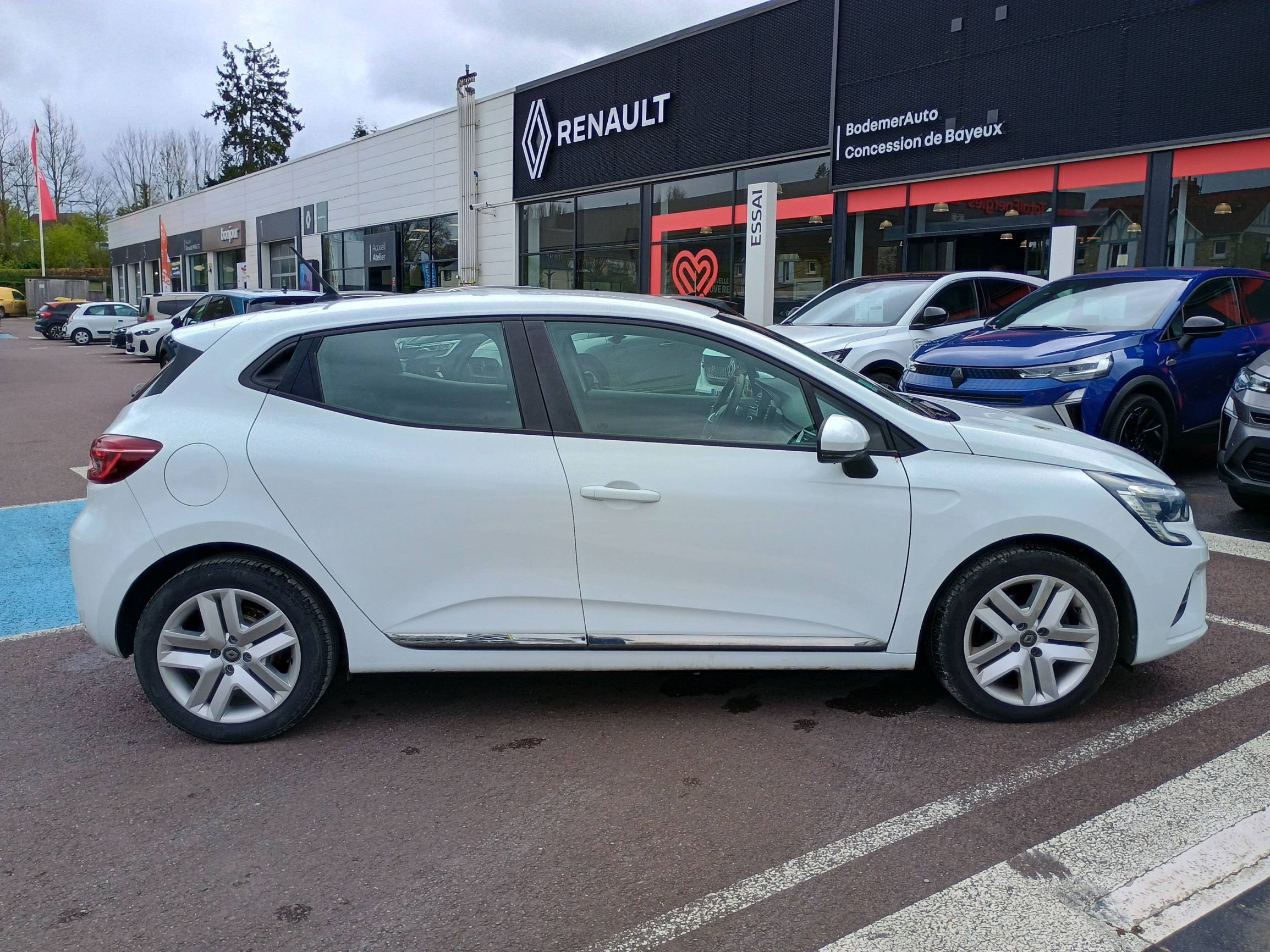 Vente en ligne Renault Clio 5 Clio Blue dCi 85 au prix de 12 990 €