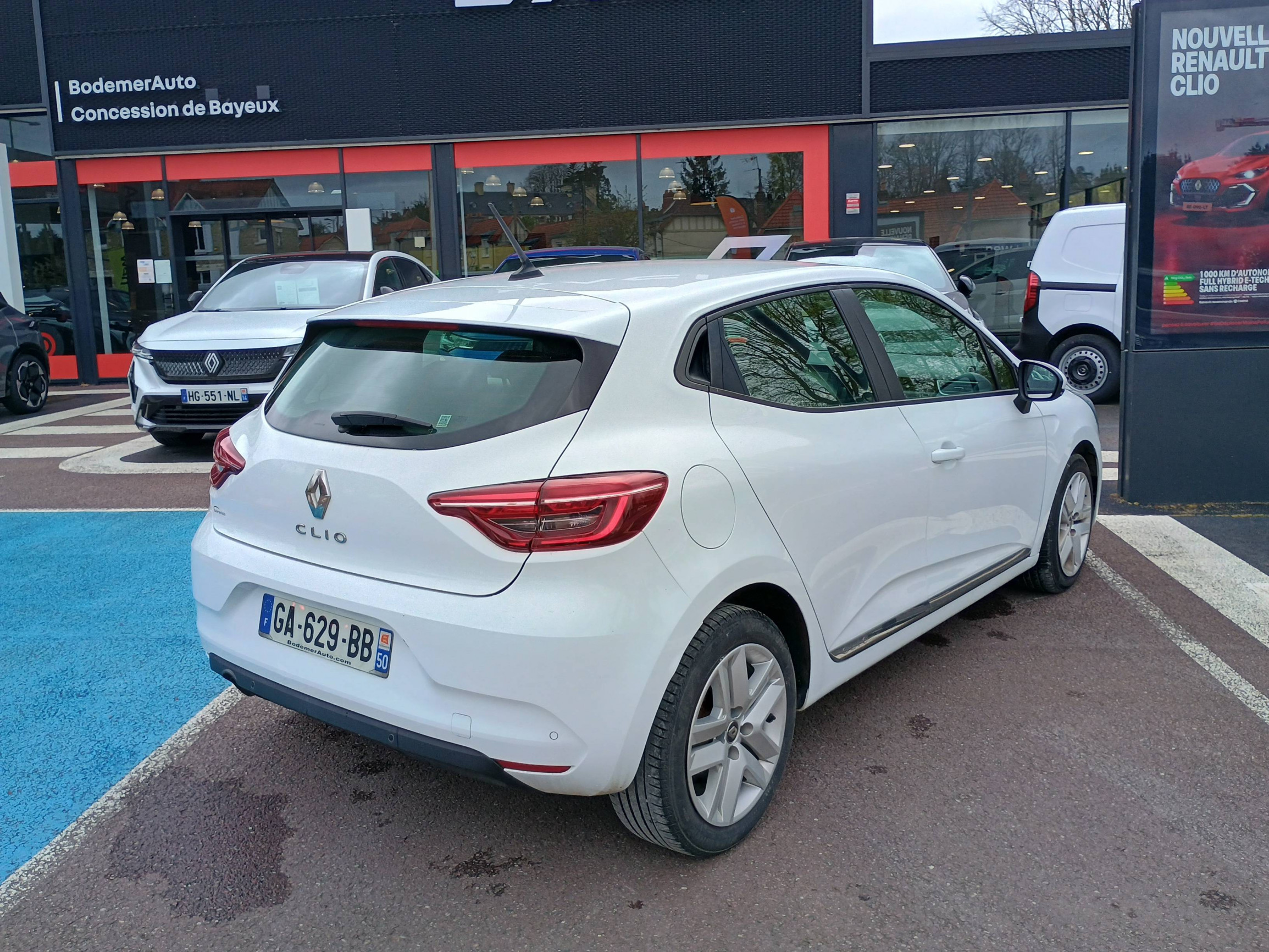 Vente en ligne Renault Clio 5 Clio Blue dCi 85 au prix de 12 990 €