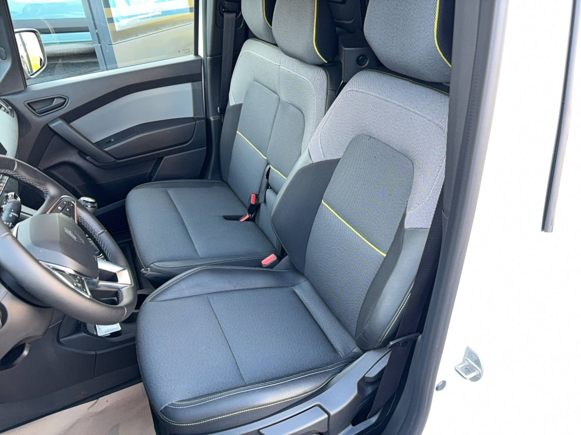 Vente en ligne Renault Kangoo Van  TOLE L1 BLUE DCI 95 GSR2 au prix de 20 990 €