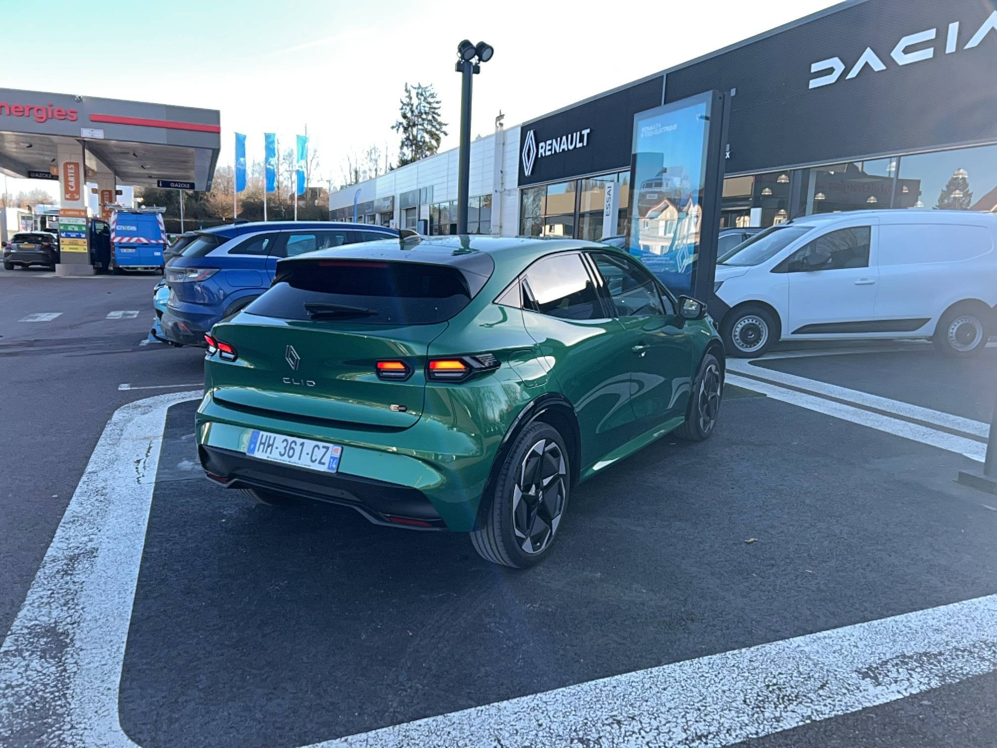 Vente en ligne Renault Clio 6 Clio E-Tech full hybrid 160 ch au prix de 26 990 €