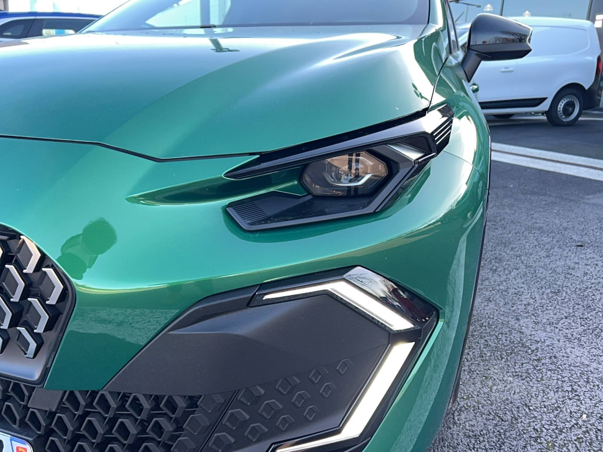 Vente en ligne Renault Clio 6 Clio E-Tech full hybrid 160 ch au prix de 26 990 €