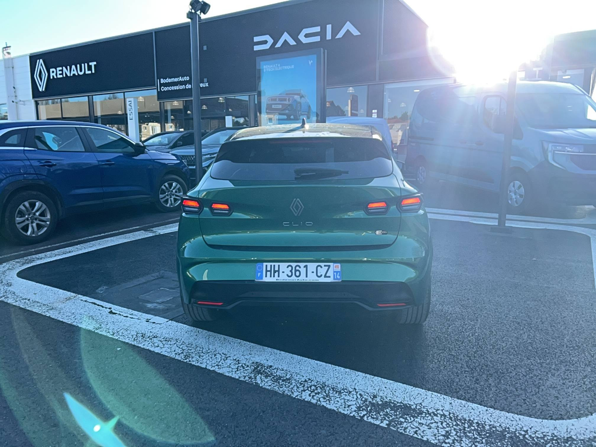 Vente en ligne Renault Clio 6 Clio E-Tech full hybrid 160 ch au prix de 26 990 €