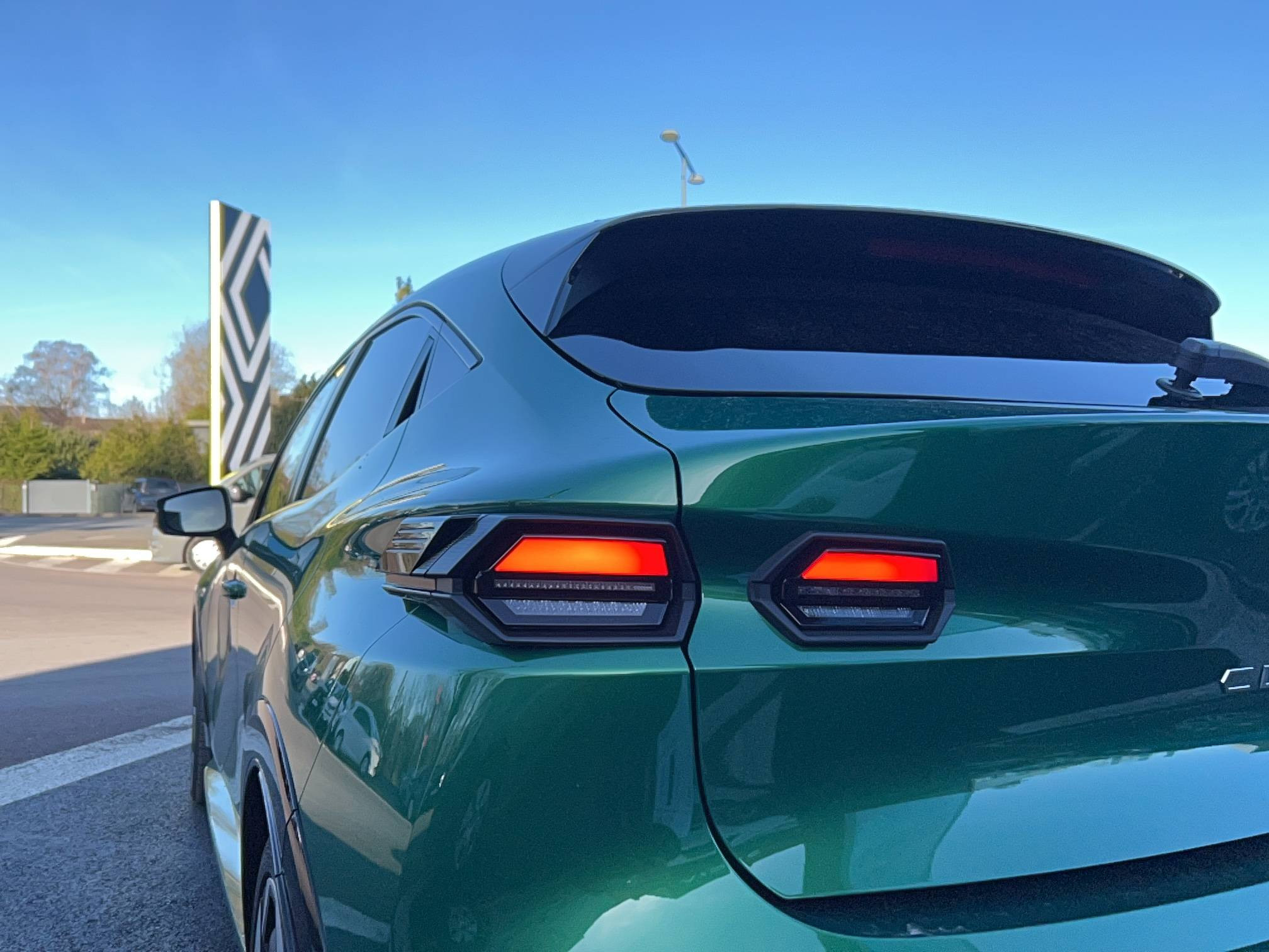 Vente en ligne Renault Clio 6 Clio E-Tech full hybrid 160 ch au prix de 26 990 €