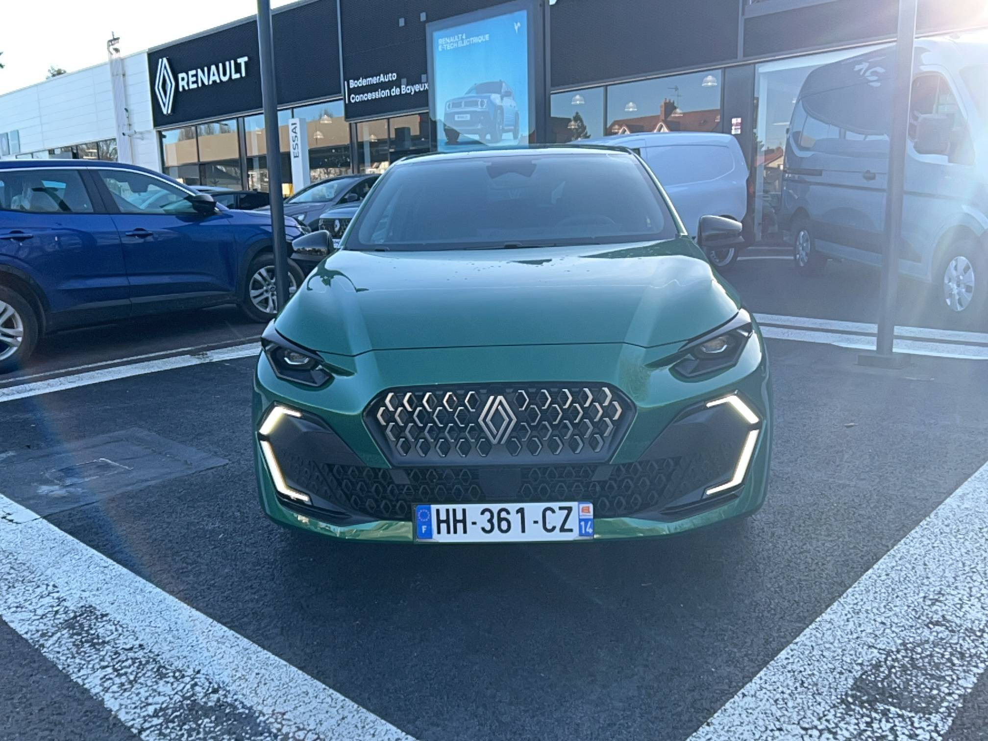 Vente en ligne Renault Clio 6 Clio E-Tech full hybrid 160 ch au prix de 26 990 €