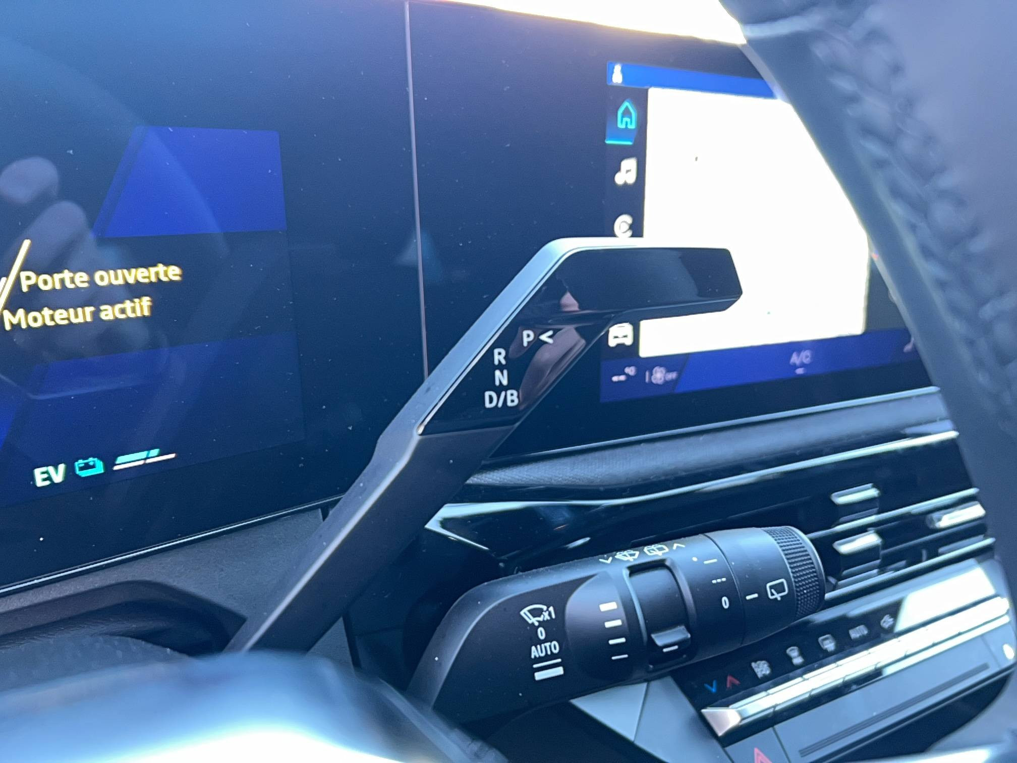 Vente en ligne Renault Clio 6 Clio E-Tech full hybrid 160 ch au prix de 26 990 €