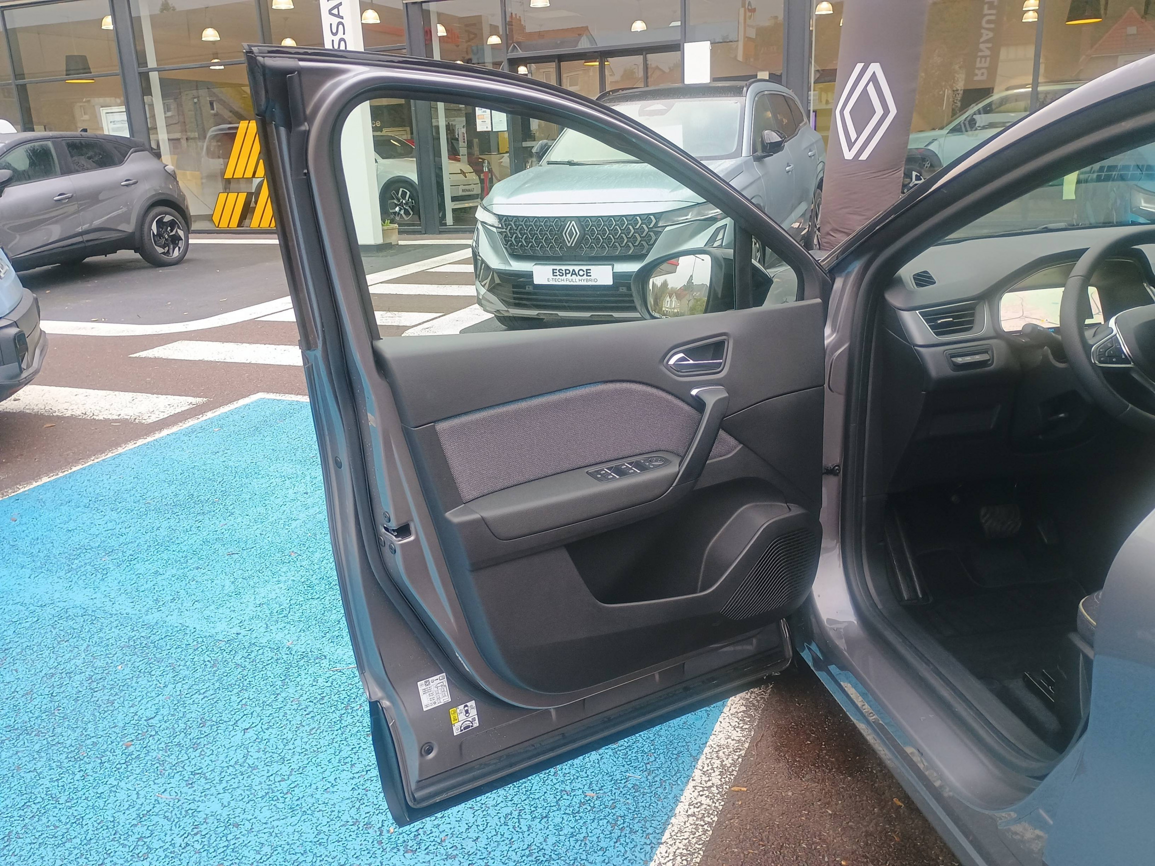 Vente en ligne Renault Captur  E-Tech full hybrid 160 ch au prix de 30 990 €