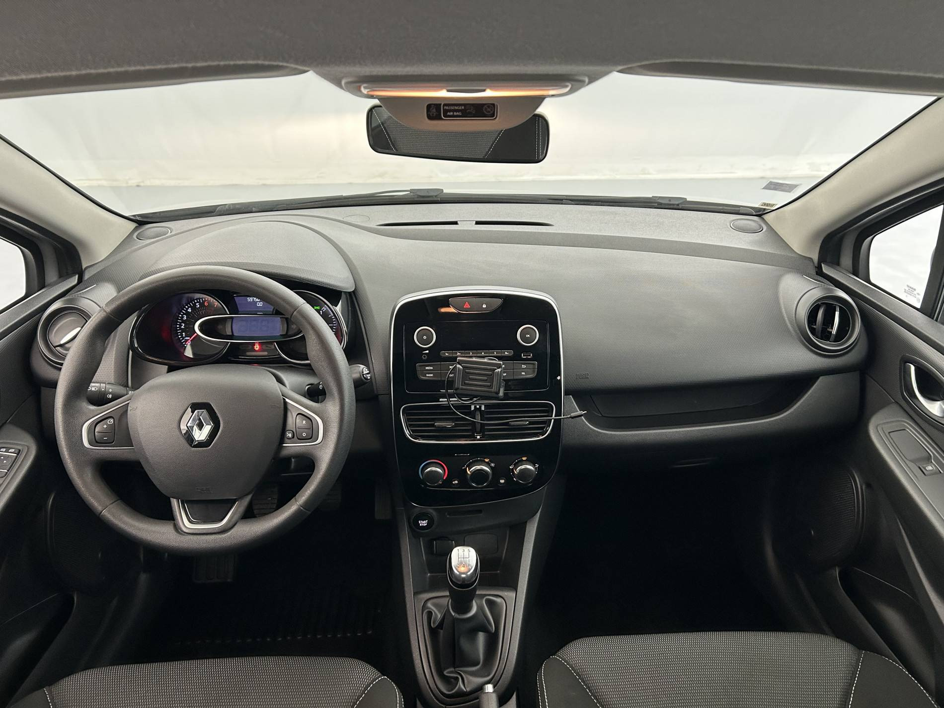 Vente en ligne Renault Clio 4 Clio 1.2 16V 75 au prix de 10 490 €