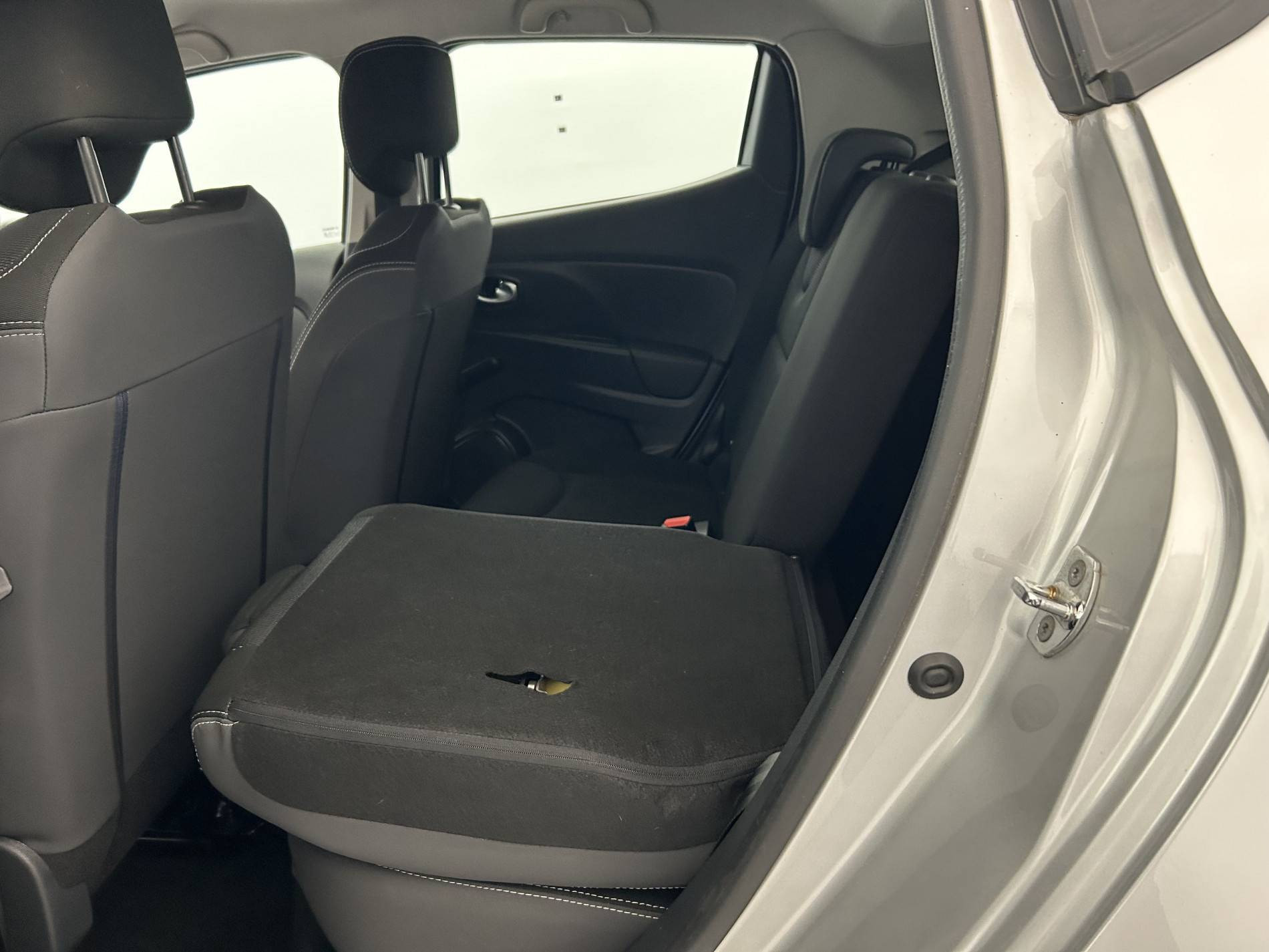 Vente en ligne Renault Clio 4 Clio 1.2 16V 75 au prix de 10 490 €