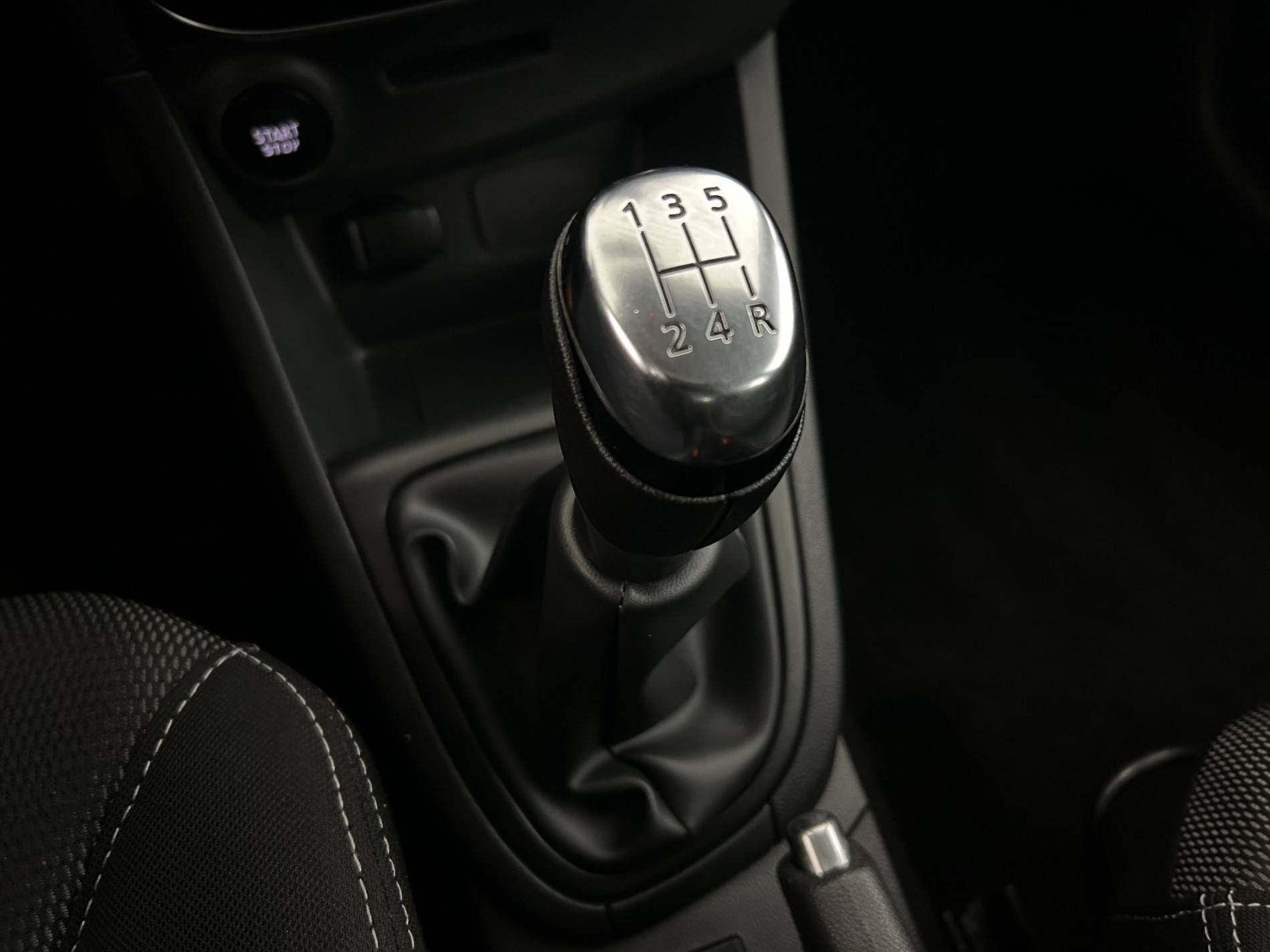 Vente en ligne Renault Clio 4 Clio 1.2 16V 75 au prix de 10 490 €