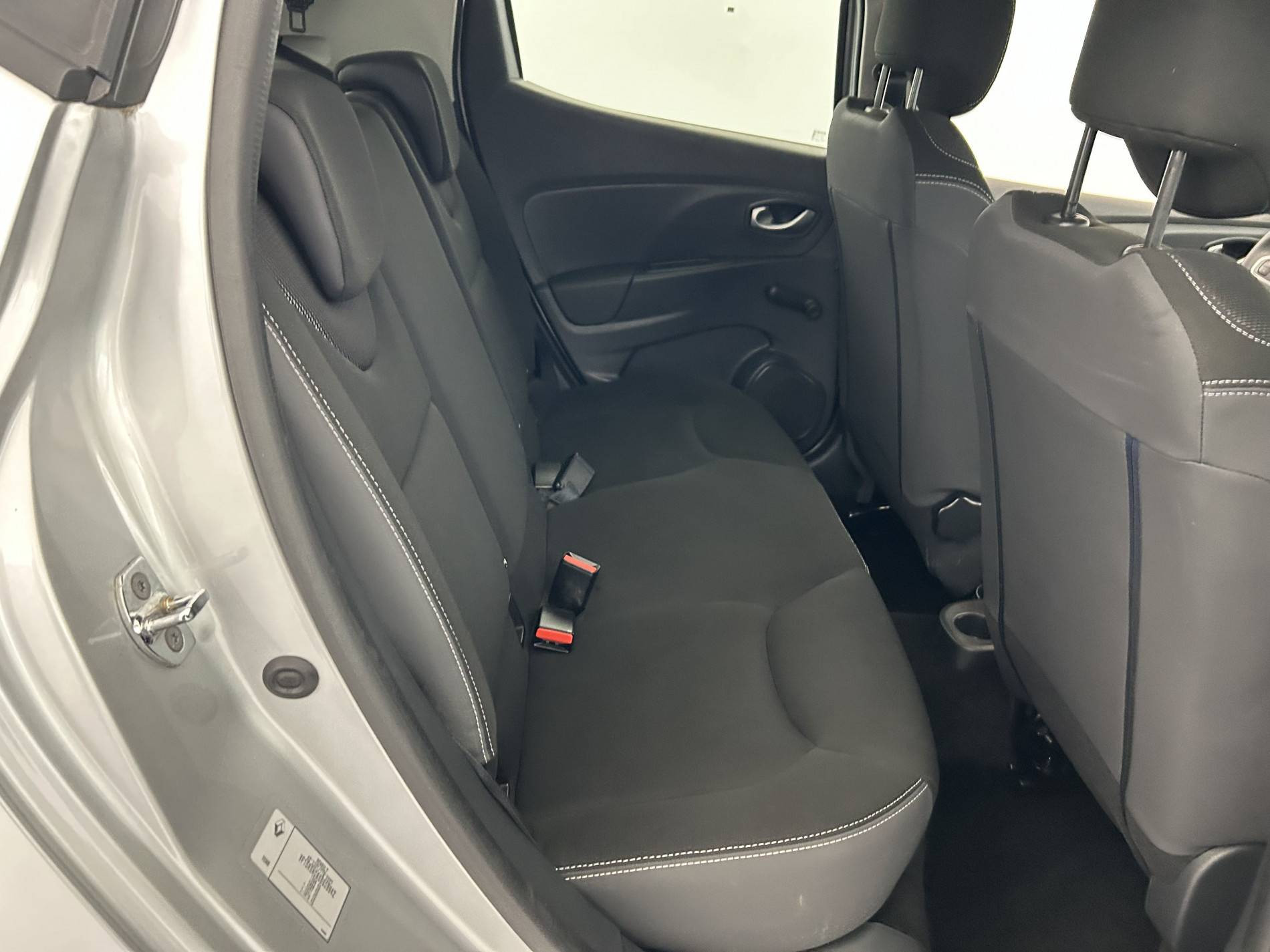 Vente en ligne Renault Clio 4 Clio 1.2 16V 75 au prix de 10 490 €