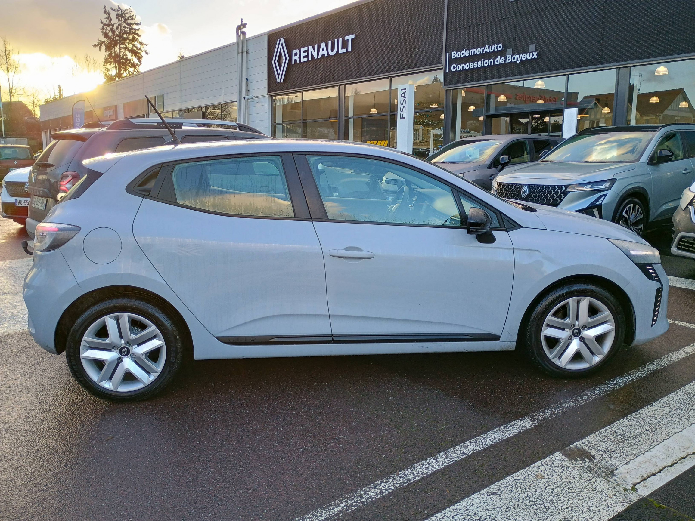 Vente en ligne Renault Clio 5 Clio SCe 65 au prix de 14 990 €