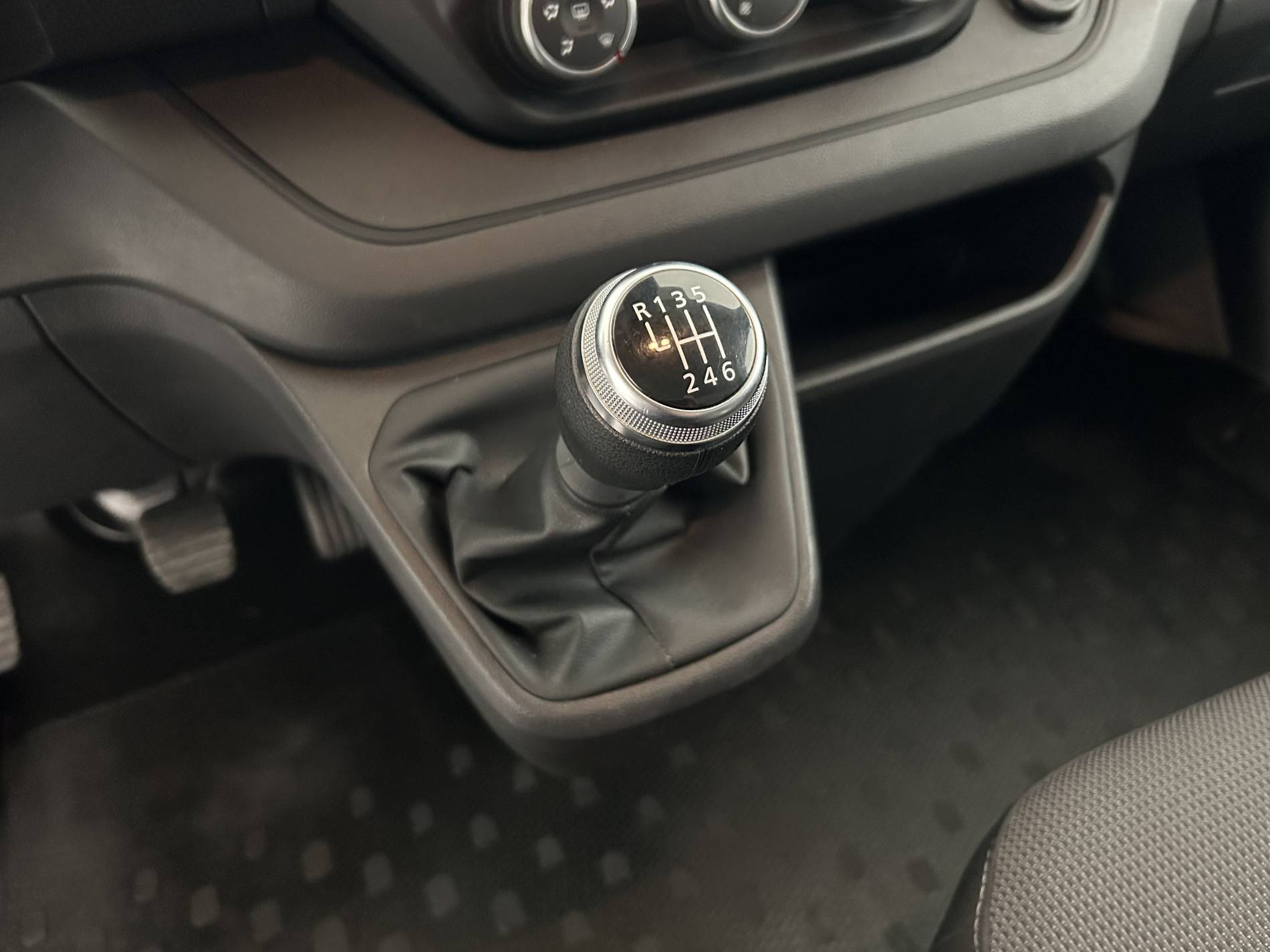 Vente en ligne Renault Trafic 3 Fourgon TRAFIC FG BLUE DCI 130 L1H1 3T GSR2 au prix de 24 990 €