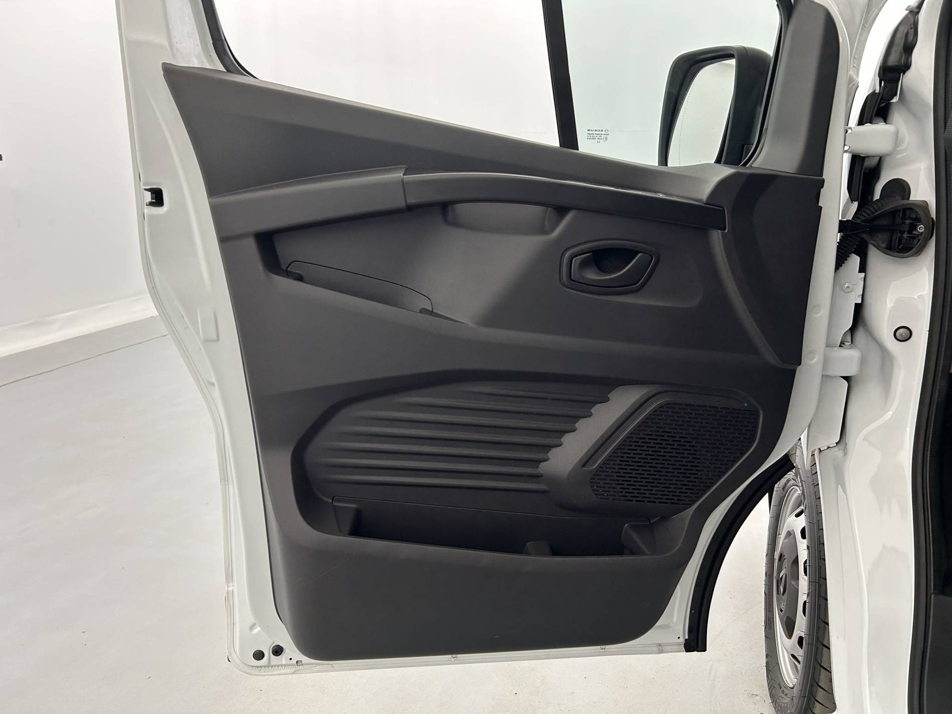 Vente en ligne Renault Trafic 3 Fourgon TRAFIC FG BLUE DCI 130 L1H1 3T GSR2 au prix de 24 990 €