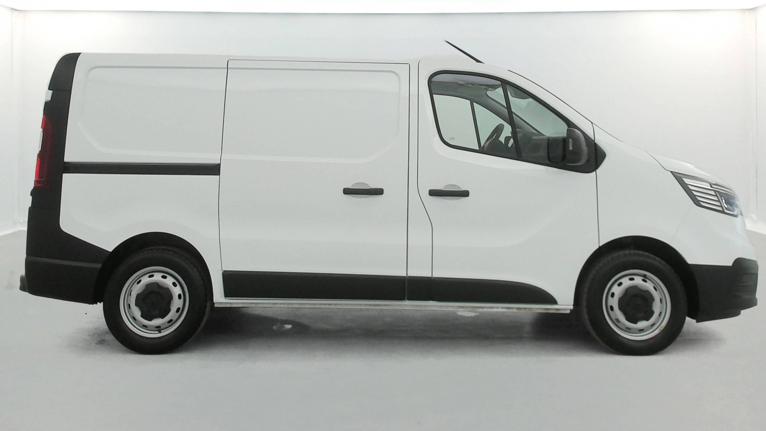Vente en ligne Renault Trafic 3 Fourgon TRAFIC FG BLUE DCI 130 L1H1 3T GSR2 au prix de 24 990 €