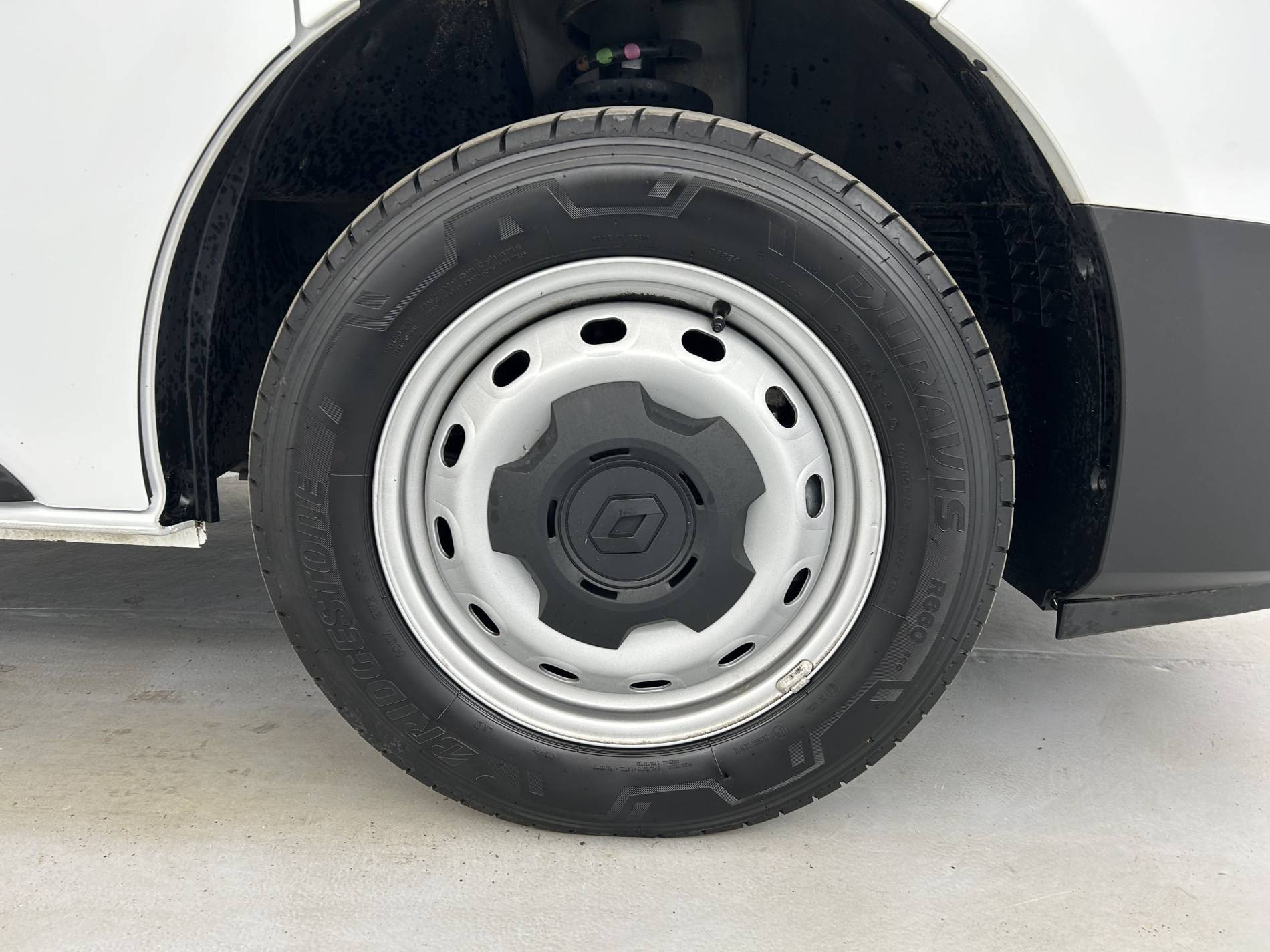 Vente en ligne Renault Trafic 3 Fourgon TRAFIC FG BLUE DCI 130 L1H1 3T GSR2 au prix de 24 990 €