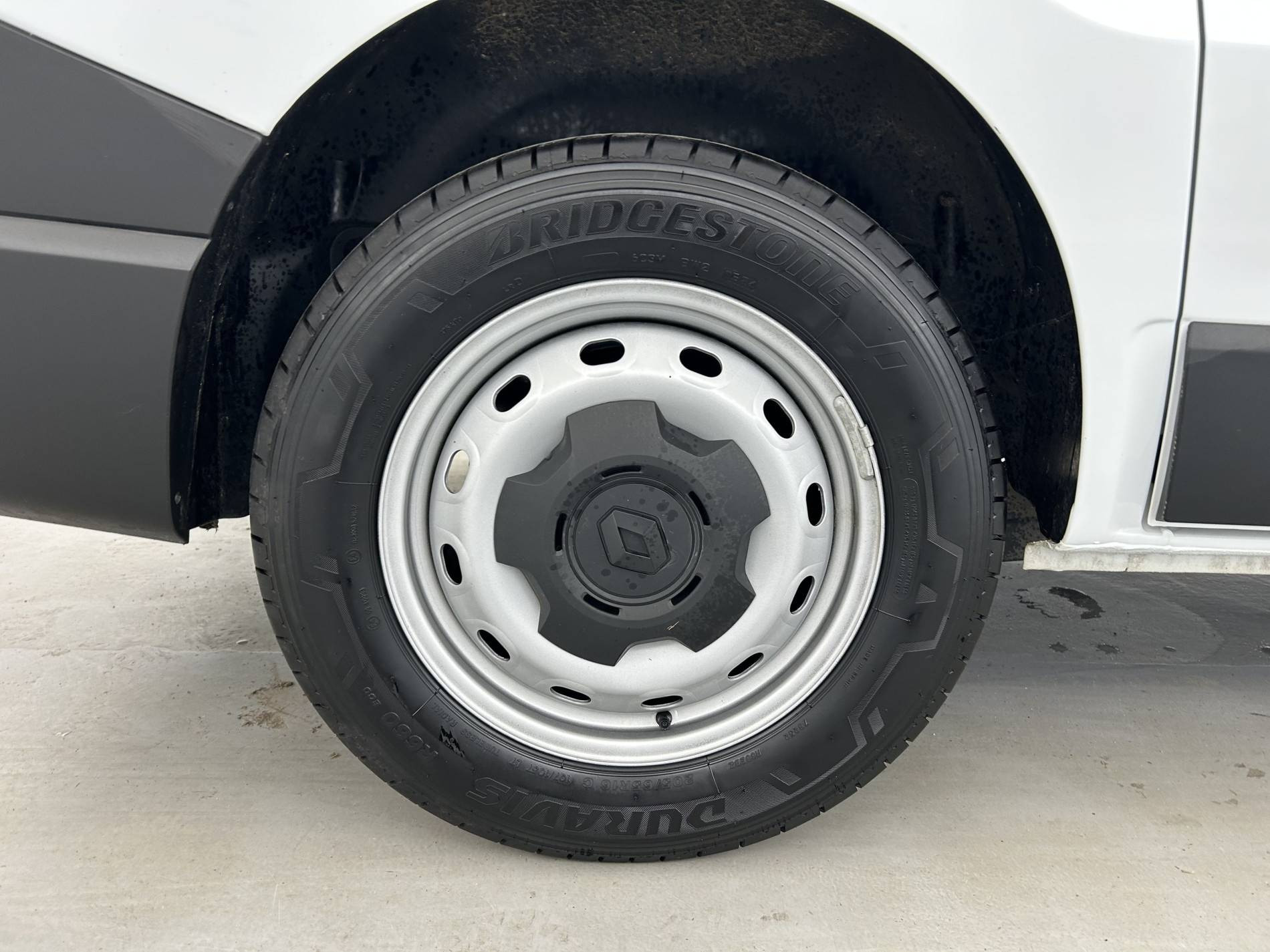 Vente en ligne Renault Trafic 3 Fourgon TRAFIC FG BLUE DCI 130 L1H1 3T GSR2 au prix de 24 990 €