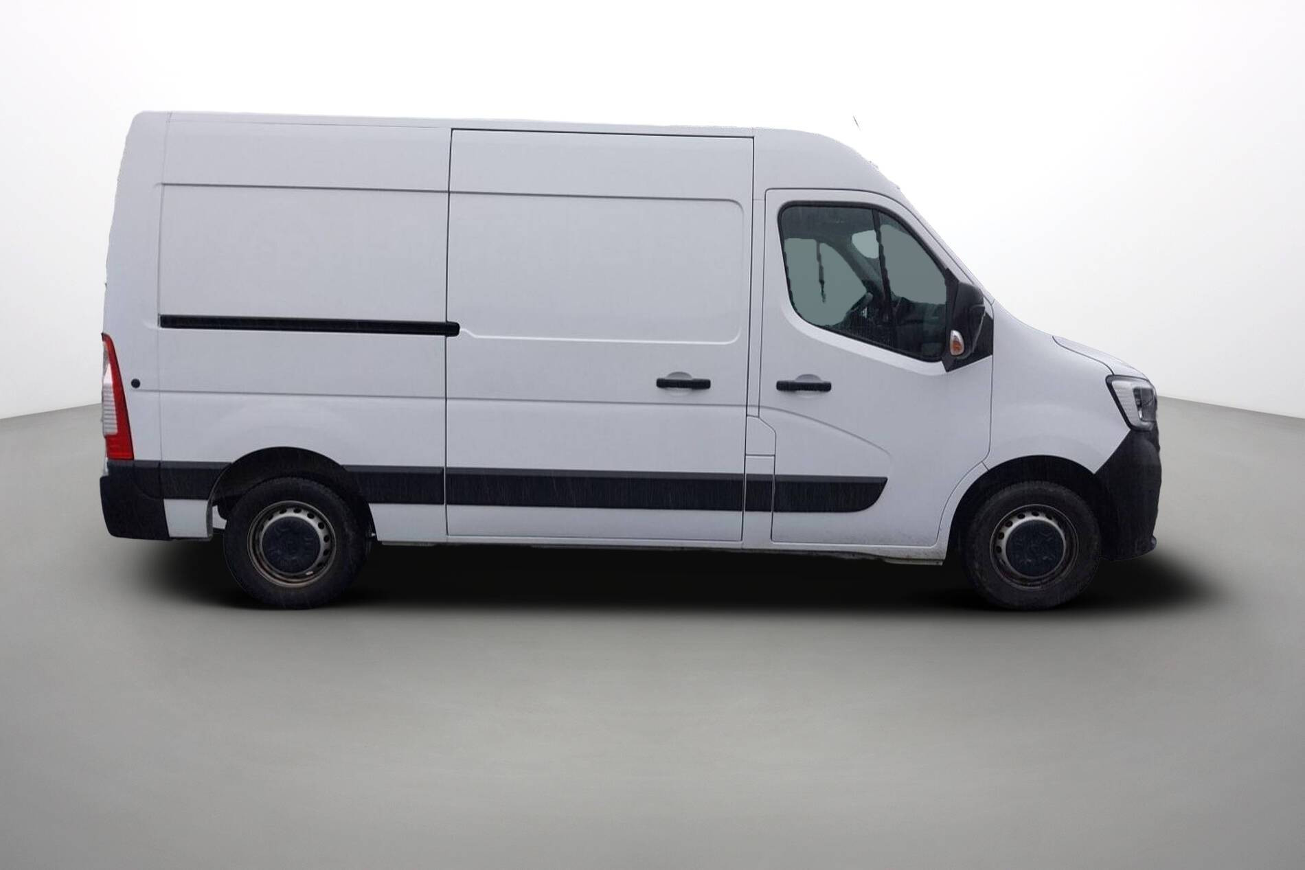 Vente en ligne Renault Master Fourgon MASTER FGN TRAC F3500 L2H2 BLUE DCI 135 au prix de 26 990 €