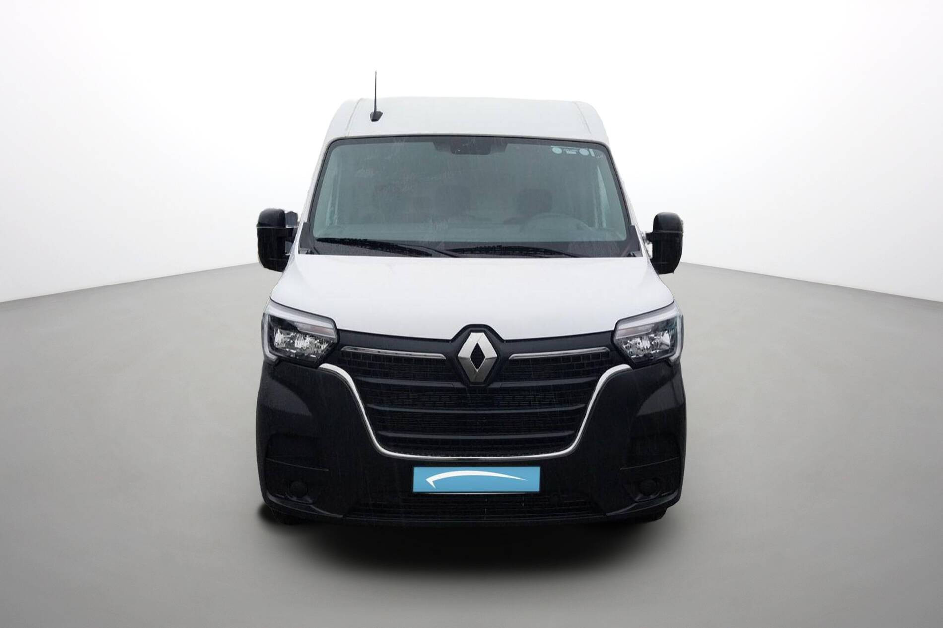 Vente en ligne Renault Master Fourgon MASTER FGN TRAC F3500 L2H2 BLUE DCI 135 au prix de 26 990 €