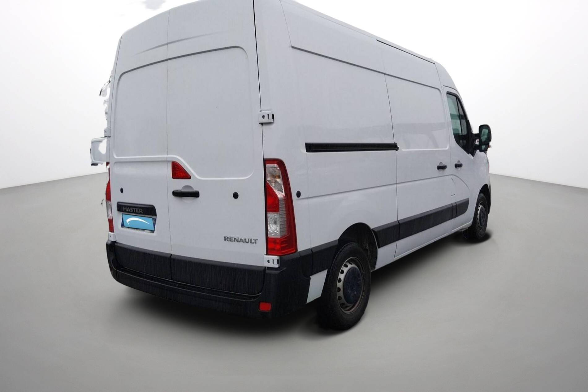 Vente en ligne Renault Master Fourgon MASTER FGN TRAC F3500 L2H2 BLUE DCI 135 au prix de 26 990 €