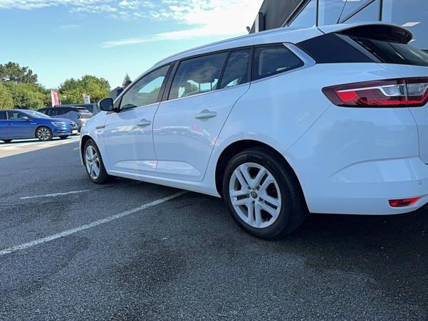 Vente en ligne Renault Megane 4 Estate Mégane IV Estate Blue dCi 95 au prix de 11 990 €