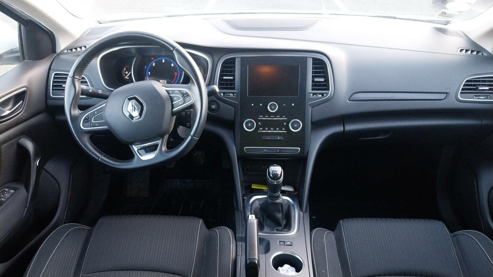 Vente en ligne Renault Megane 4 Mégane IV Berline Blue dCi 115 au prix de 14 990 €