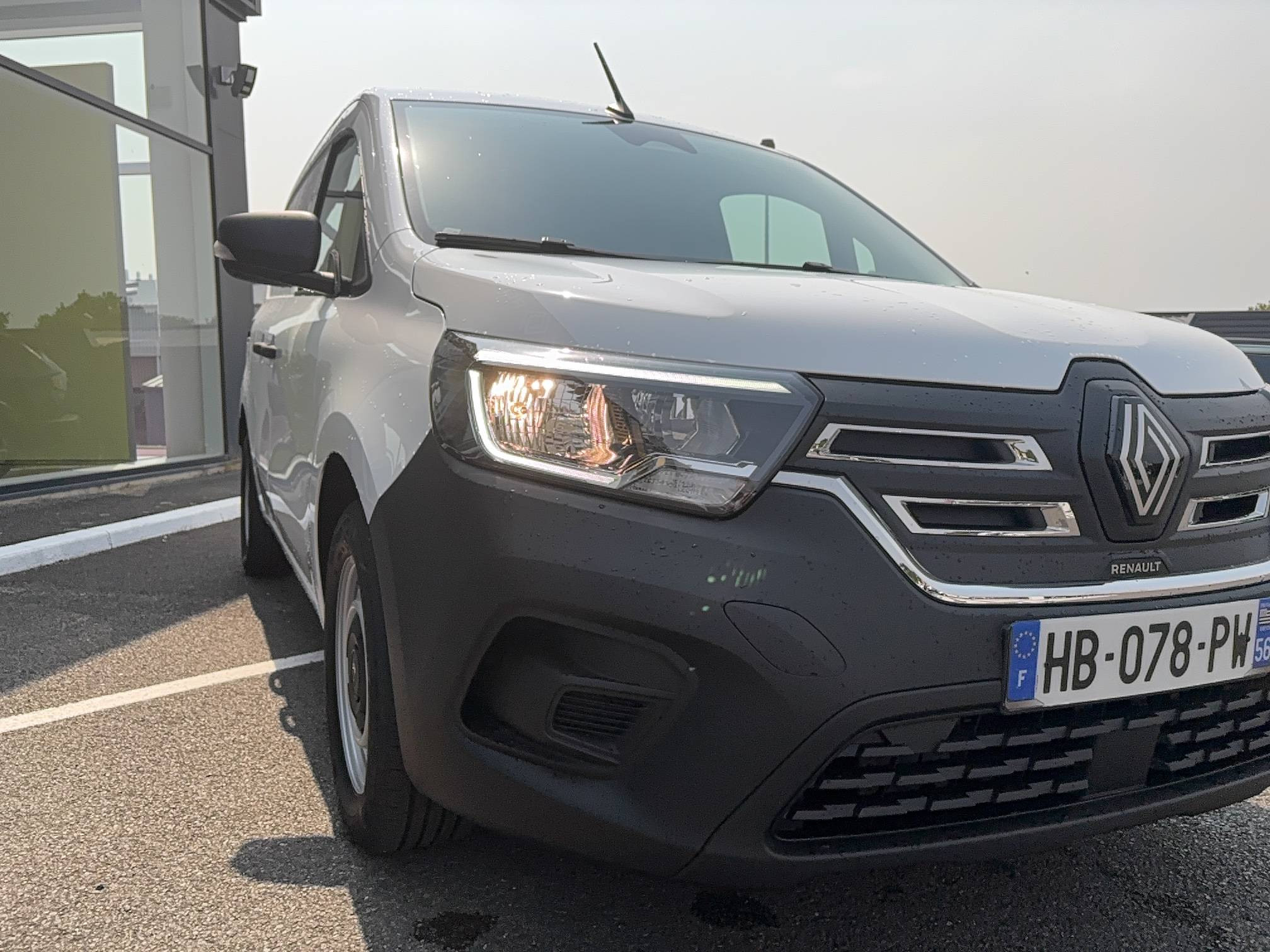 Vente en ligne Renault Kangoo Van E-Tech  FG TOLE L1 AC11 GSR2 au prix de 35 000 €