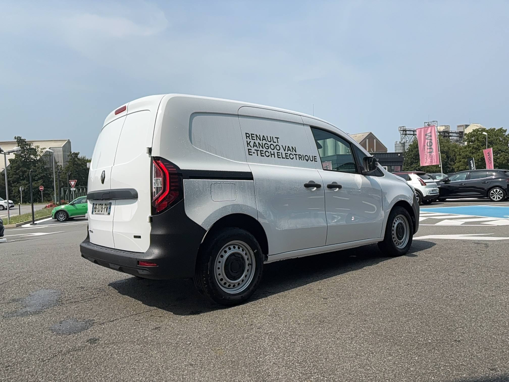 Vente en ligne Renault Kangoo Van E-Tech  FG TOLE L1 AC11 GSR2 au prix de 35 000 €