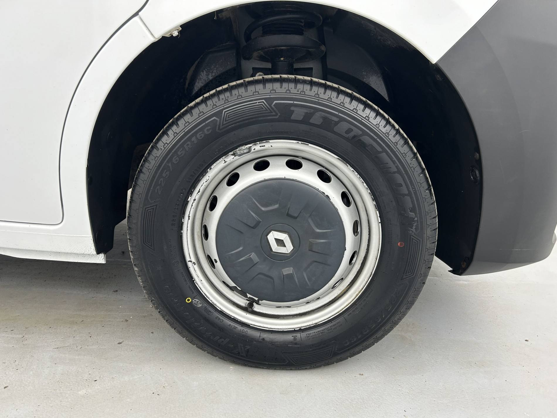 Vente en ligne Renault Master Fourgon MASTER FGN TRAC F3500 L2H2 DCI 135 au prix de 22 990 €