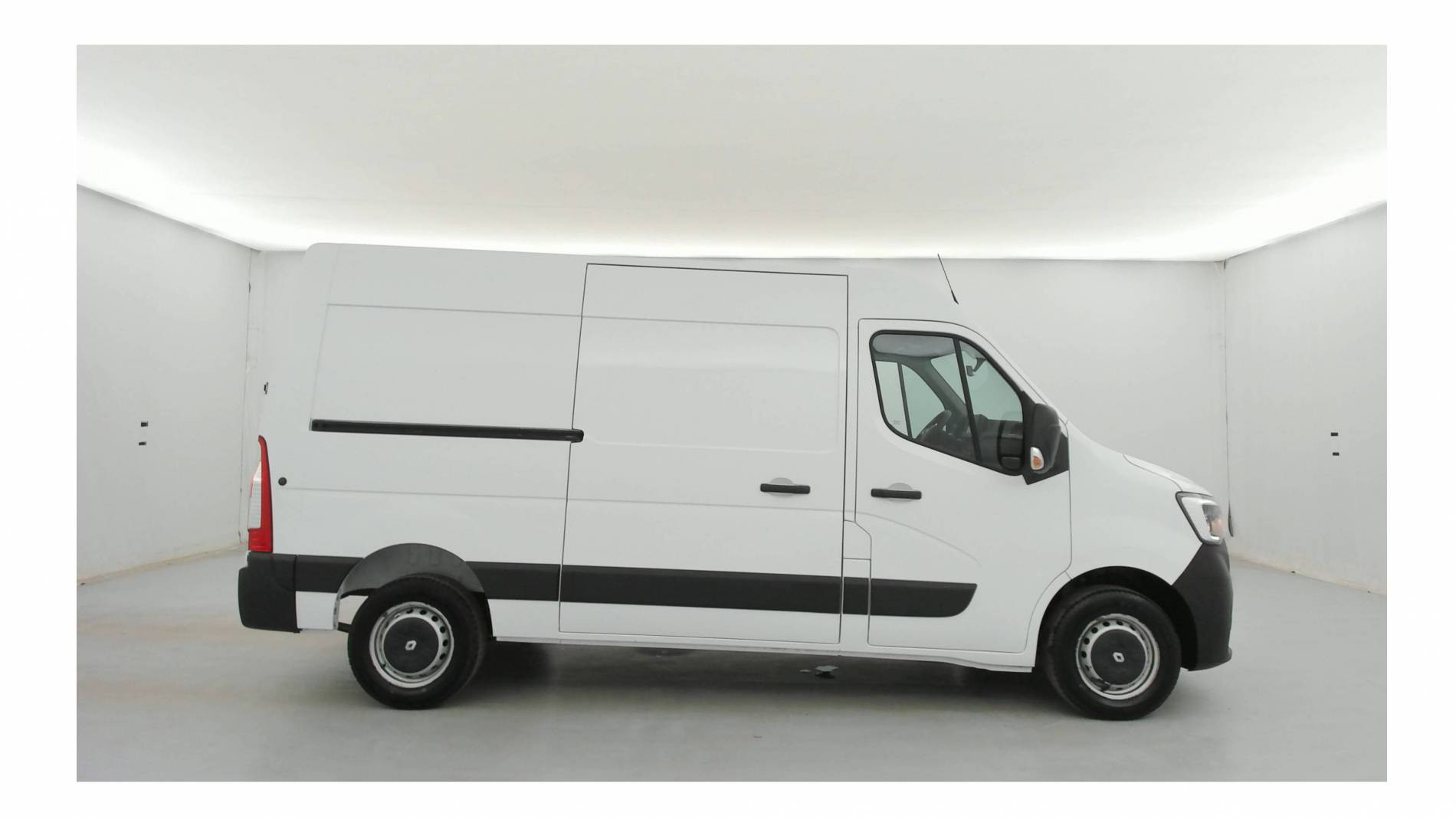 Vente en ligne Renault Master Fourgon MASTER FGN TRAC F3500 L2H2 DCI 135 au prix de 22 990 €