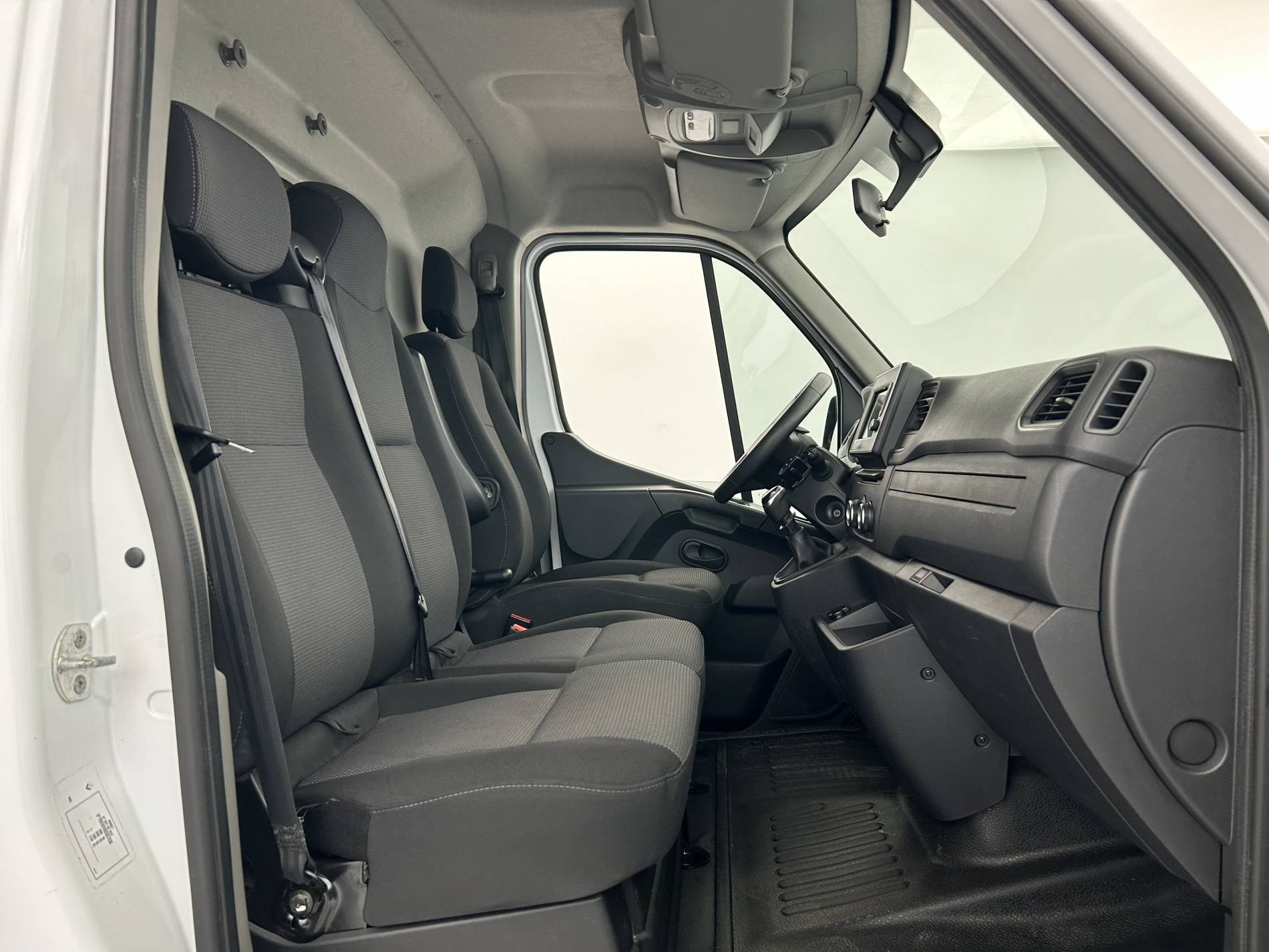 Vente en ligne Renault Master Fourgon MASTER FGN TRAC F3500 L2H2 DCI 135 au prix de 22 990 €