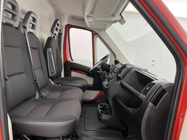 Vente en ligne Peugeot Boxer Fourgon BOXER TOLE 330 L1H2 BLUEHDI 130 au prix de 21 990 €