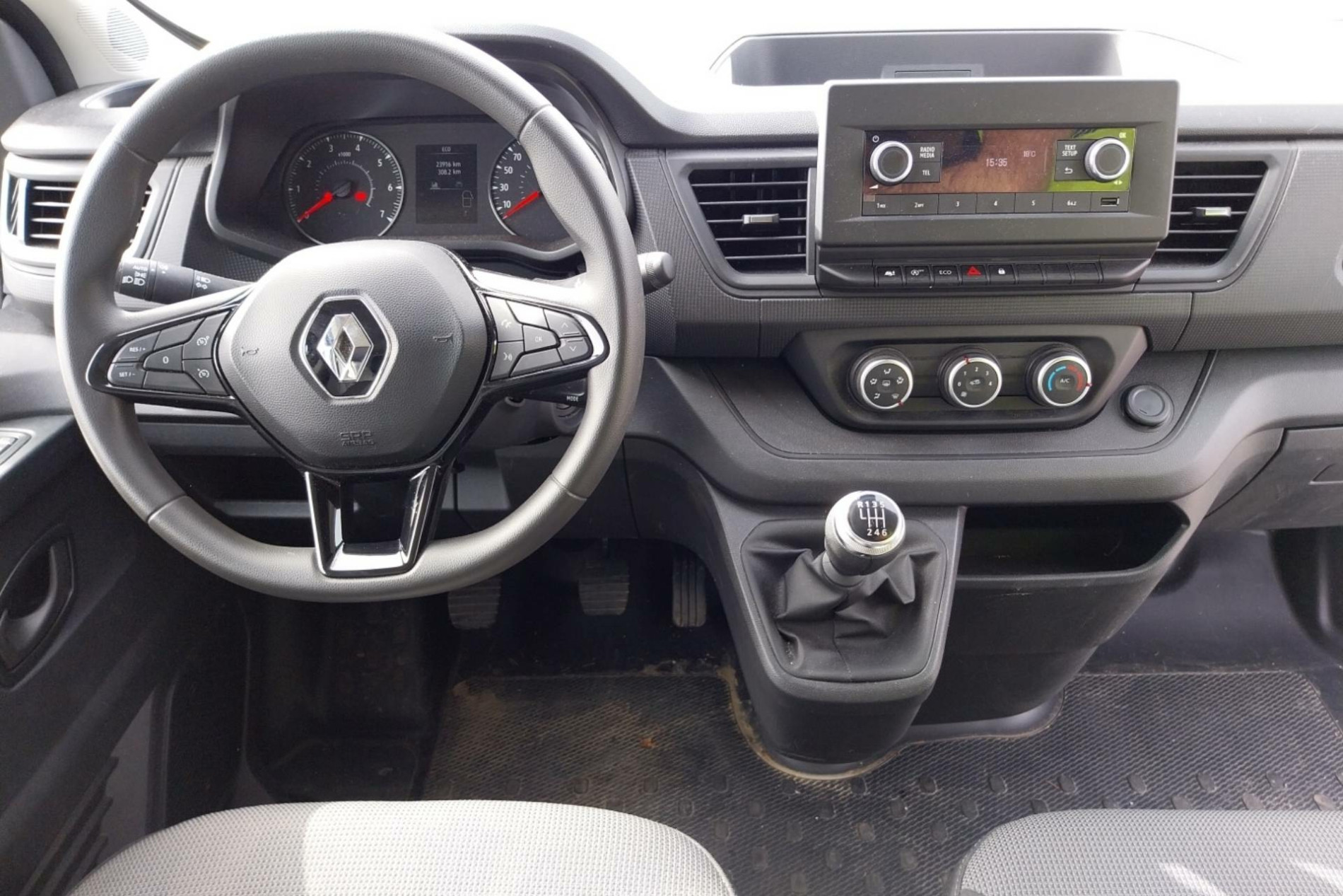 Vente en ligne Renault Trafic 3 Fourgon TRAFIC FG BLUE DCI 130 L1H1 3T GSR2 au prix de 24 990 €