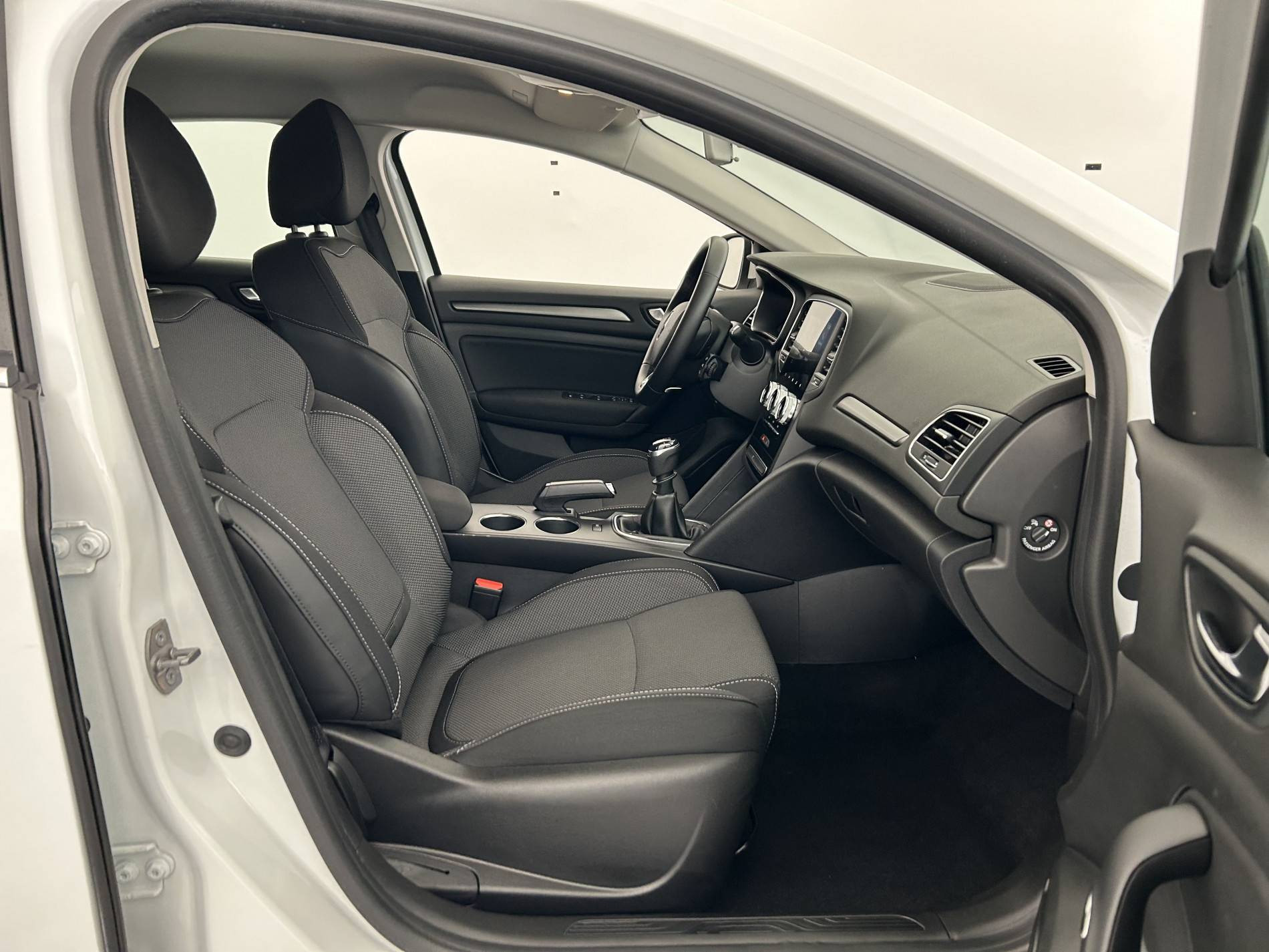 Vente en ligne Renault Megane 4 Estate  Blue dCi 115 au prix de 12 990 €