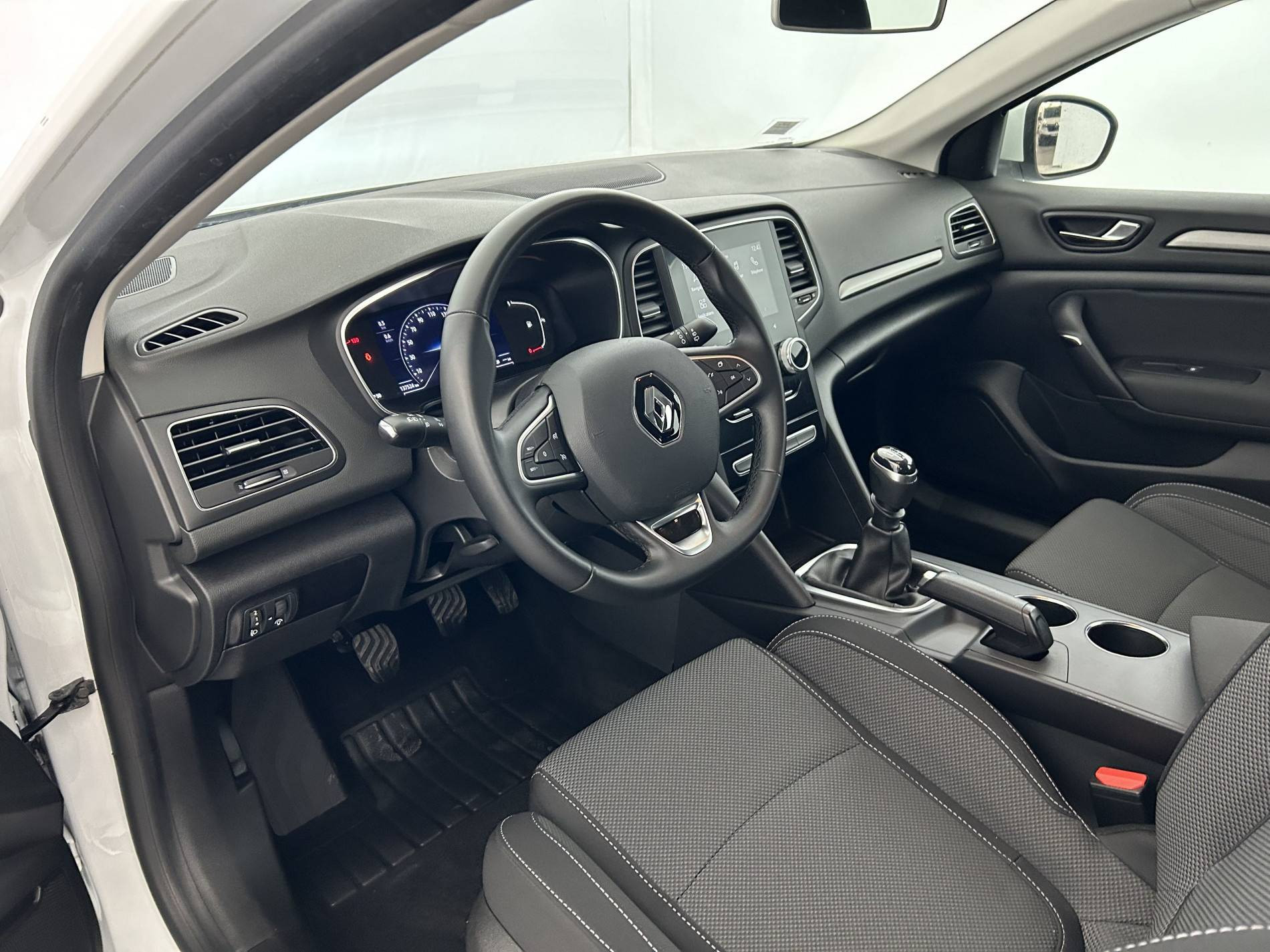 Vente en ligne Renault Megane 4 Estate  Blue dCi 115 au prix de 12 990 €