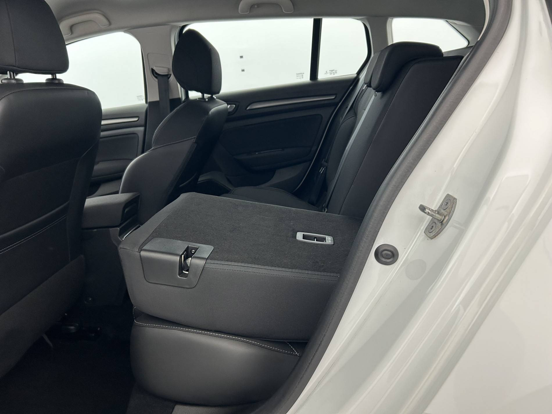 Vente en ligne Renault Megane 4 Estate  Blue dCi 115 au prix de 12 990 €