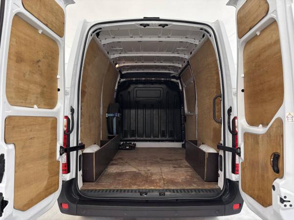 Vente en ligne Renault Master 3 Fourgon MASTER FGN TRAC F3500 L2H2 DCI 135 au prix de 20 490 €