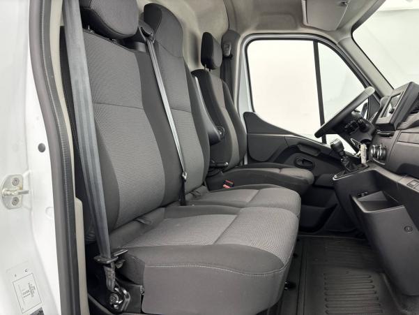 Vente en ligne Renault Master Fourgon MASTER FGN TRAC F3500 L2H2 DCI 135 au prix de 21 120 €