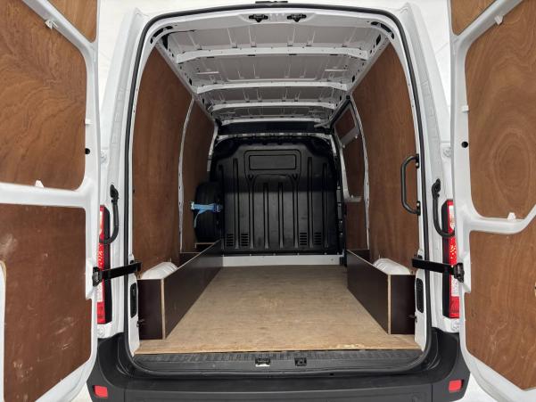Vente en ligne Renault Master Fourgon MASTER FGN TRAC F3500 L2H2 DCI 135 au prix de 21 120 €