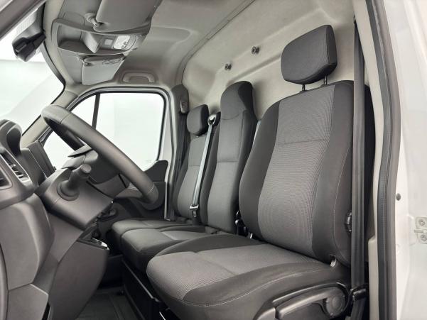 Vente en ligne Renault Master Fourgon MASTER FGN TRAC F3500 L2H2 DCI 135 au prix de 21 120 €